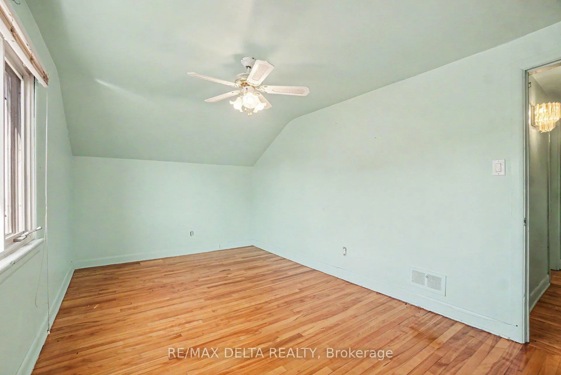 Photo 30 of 352 Lacasse Avenue, Ottawa, Vanier — HOMEH