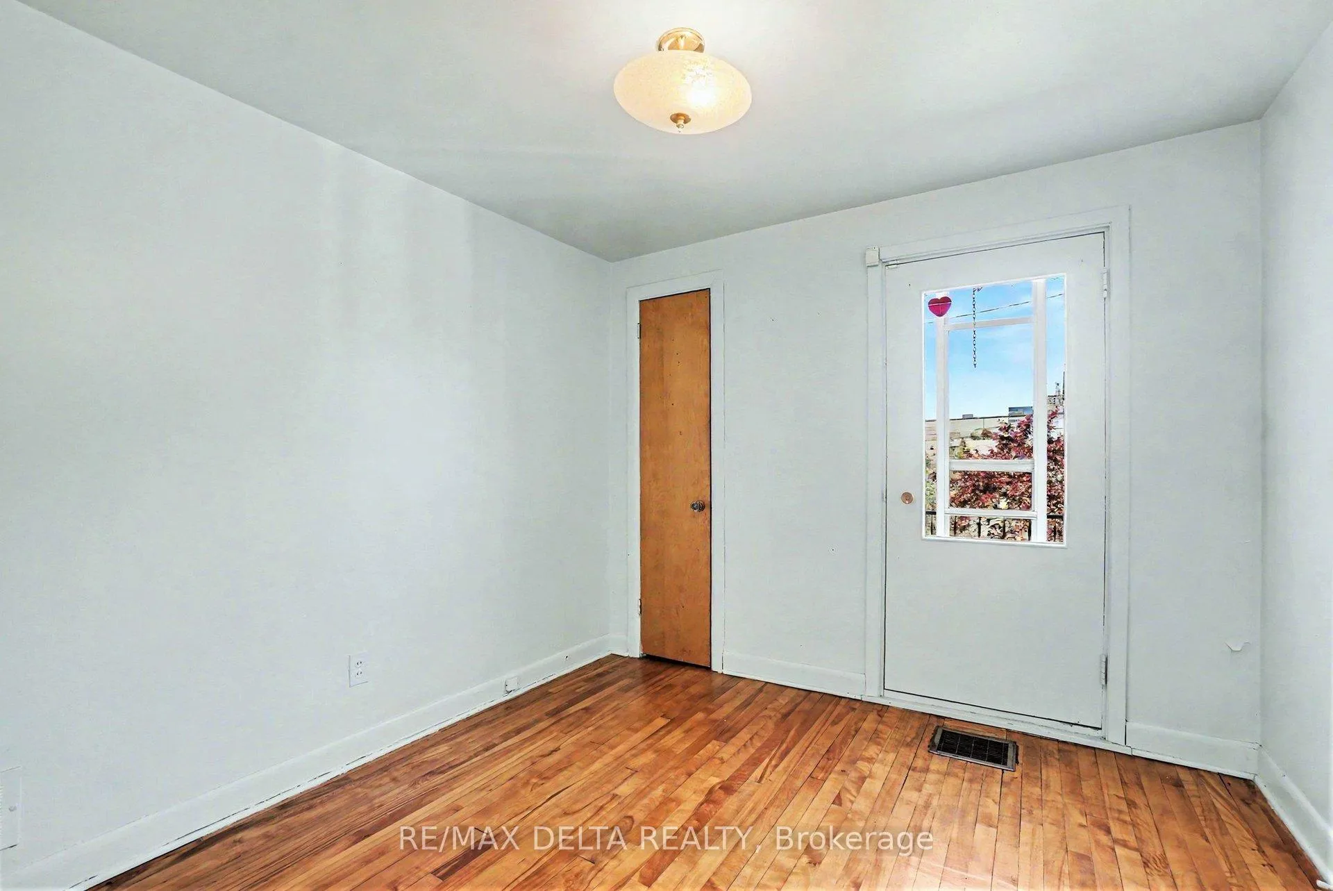 Photo 32 of 352 Lacasse Avenue, Ottawa, Vanier — HOMEH