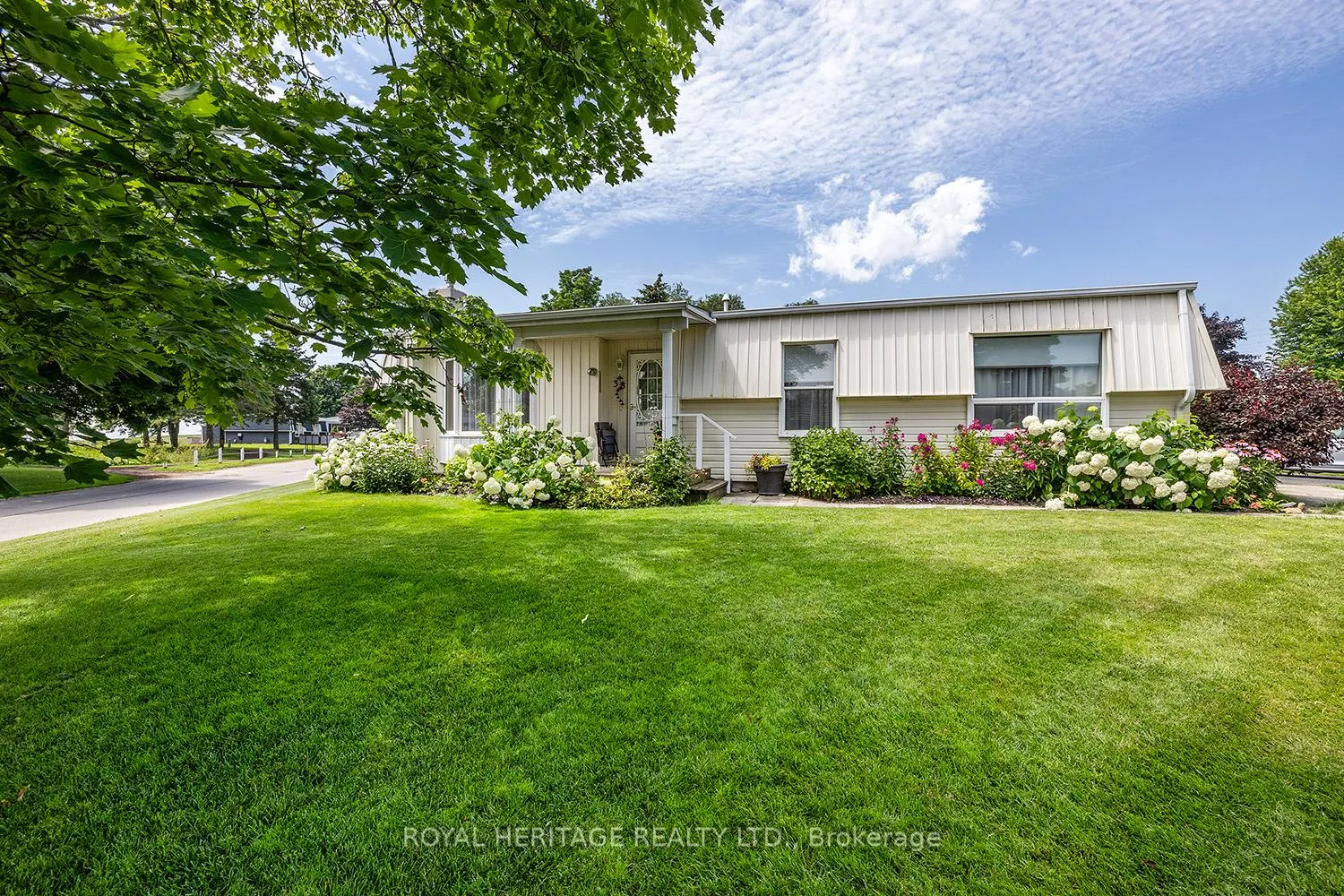 Photo 2 of 38 Bluffs Road E, Clarington, Newcastle — HOMEH