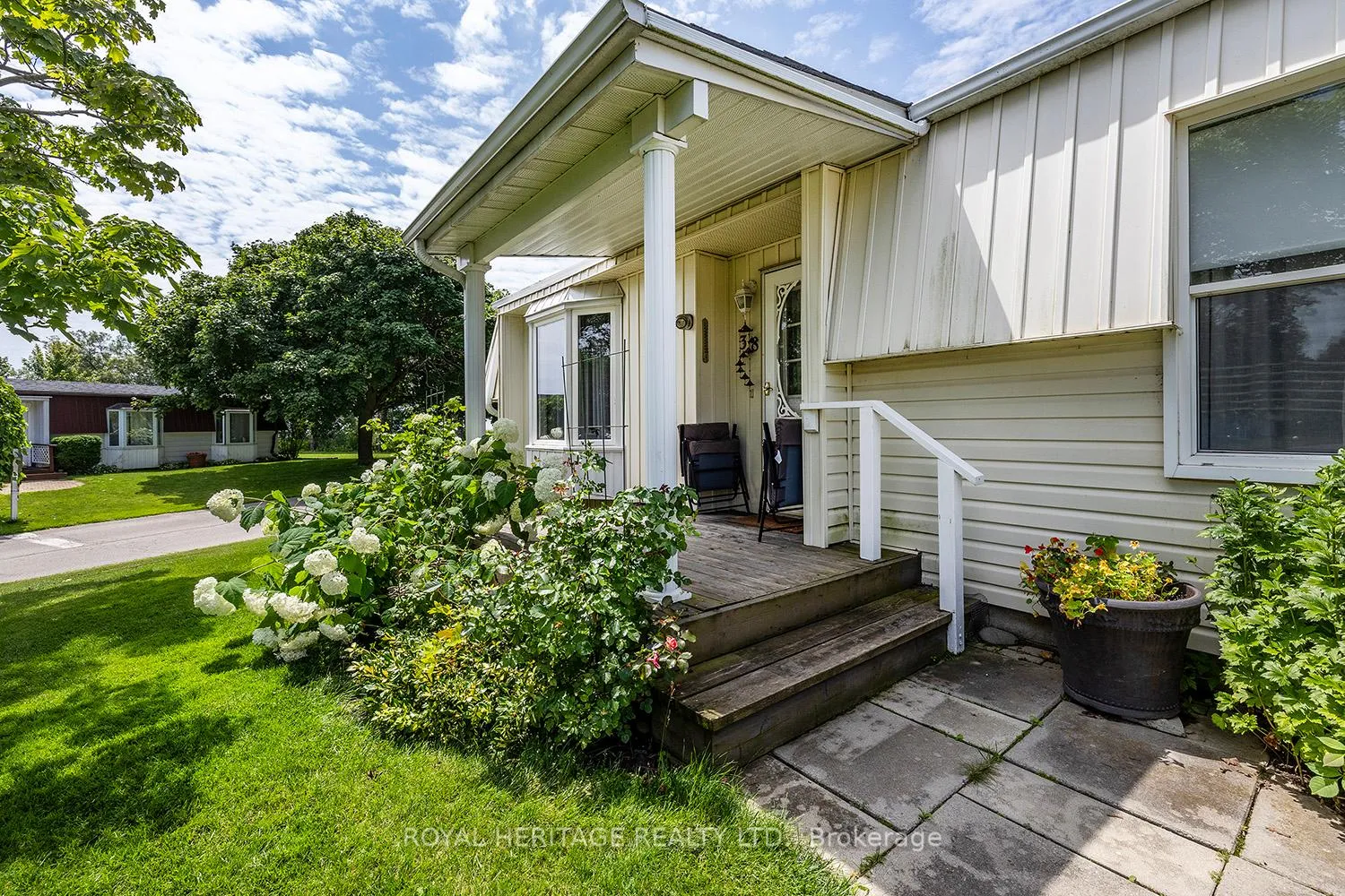Photo 3 of 38 Bluffs Road E, Clarington, Newcastle — HOMEH