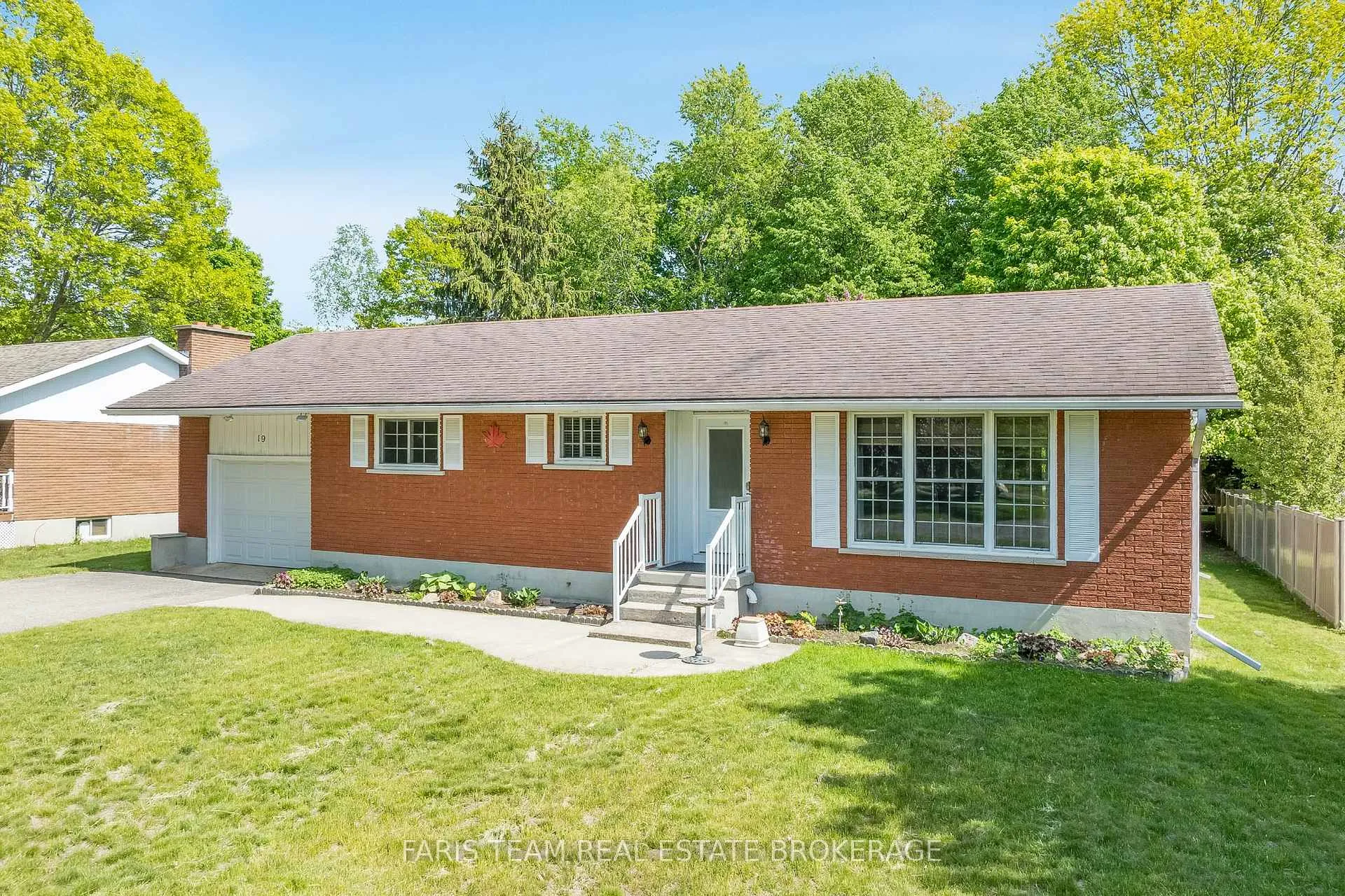 Photo 1 of 19 Maplegate Road, Tiny, Wyevale — HOMEH
