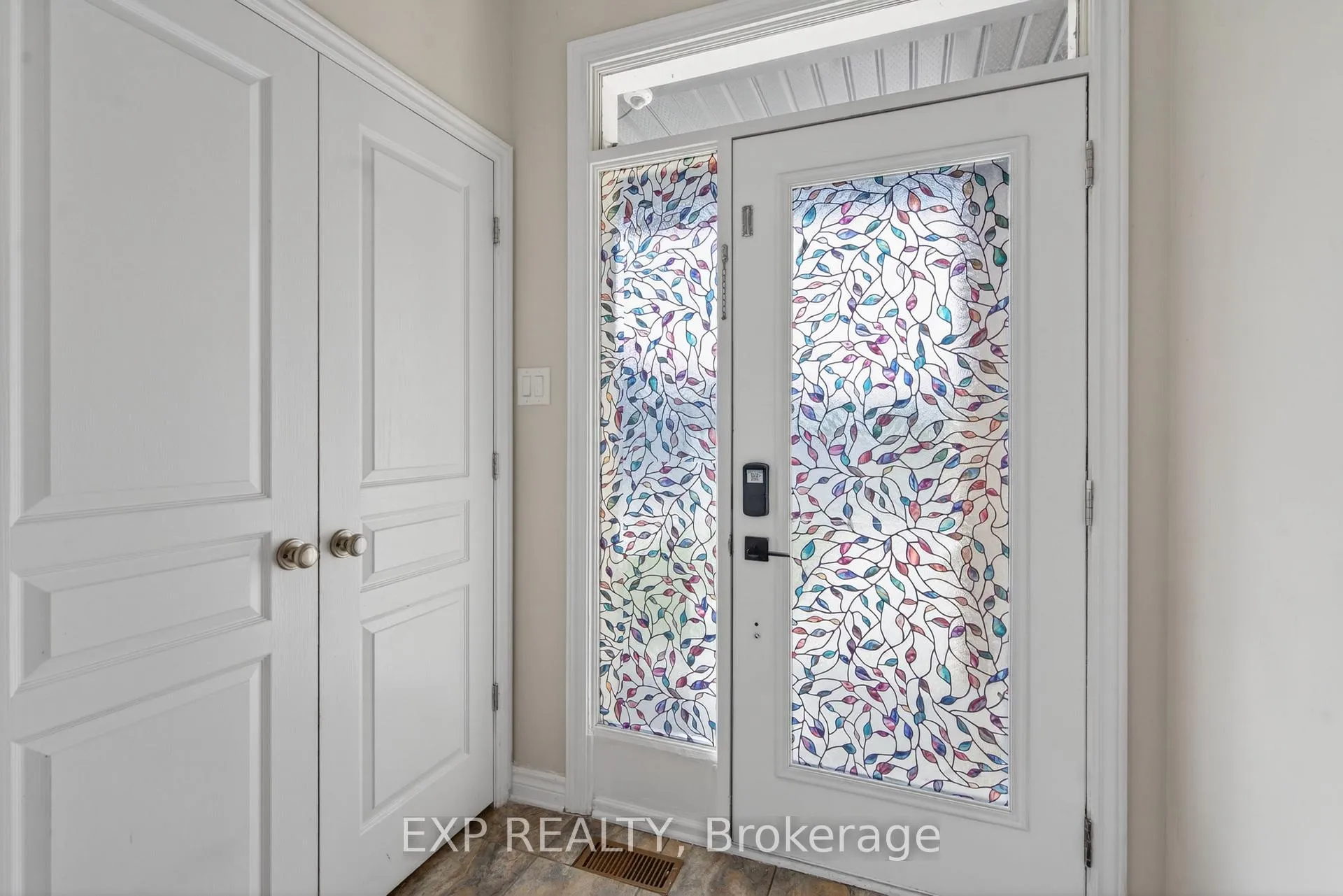Photo 2 of 322 Rainrock Crescent, Ottawa, Mer Bleue/Bradley Estates/Anderson Park — HOMEH