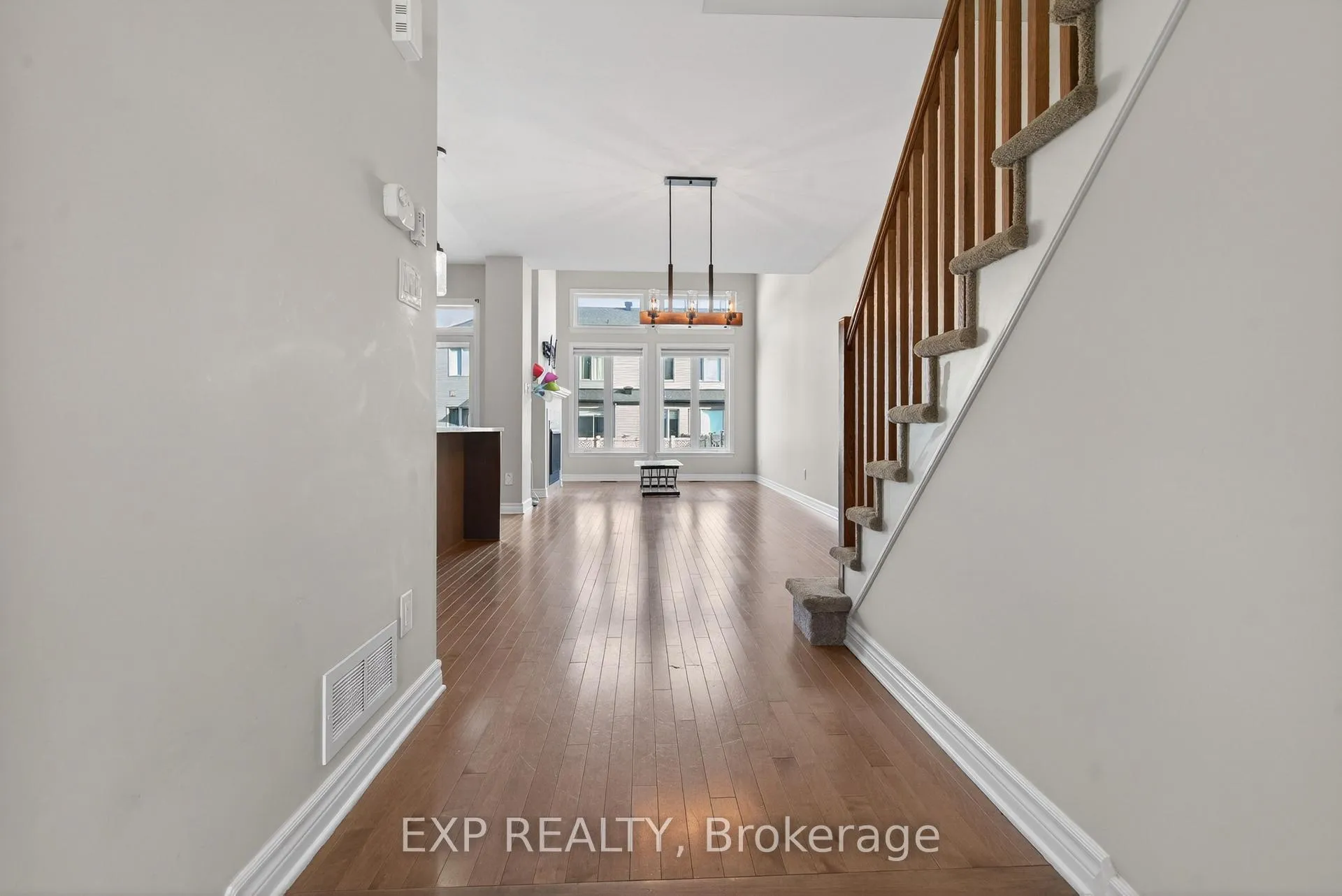 Photo 4 of 322 Rainrock Crescent, Ottawa, Mer Bleue/Bradley Estates/Anderson Park — HOMEH