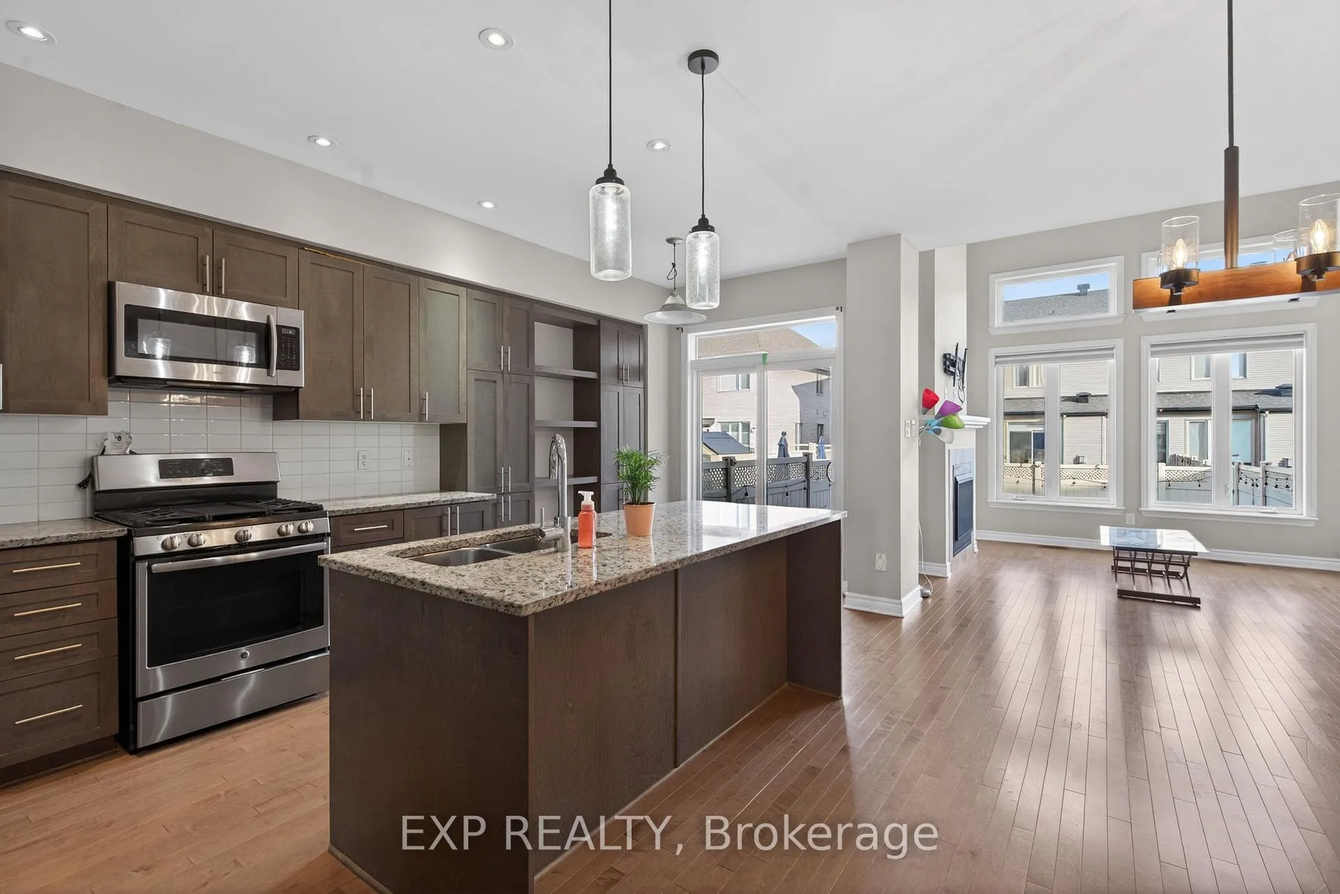 Photo 5 of 322 Rainrock Crescent, Ottawa, Mer Bleue/Bradley Estates/Anderson Park — HOMEH