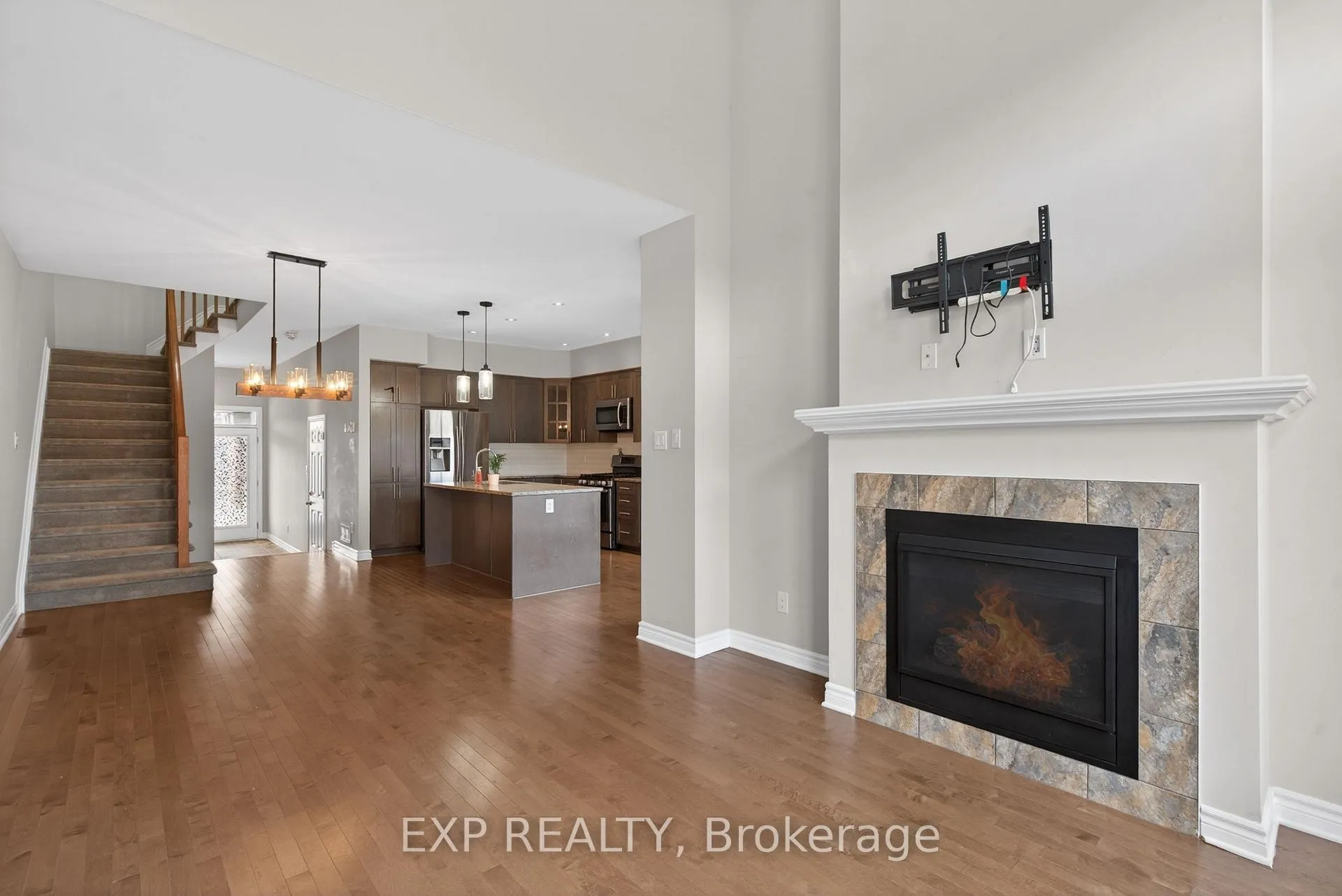 Photo 13 of 322 Rainrock Crescent, Ottawa, Mer Bleue/Bradley Estates/Anderson Park — HOMEH