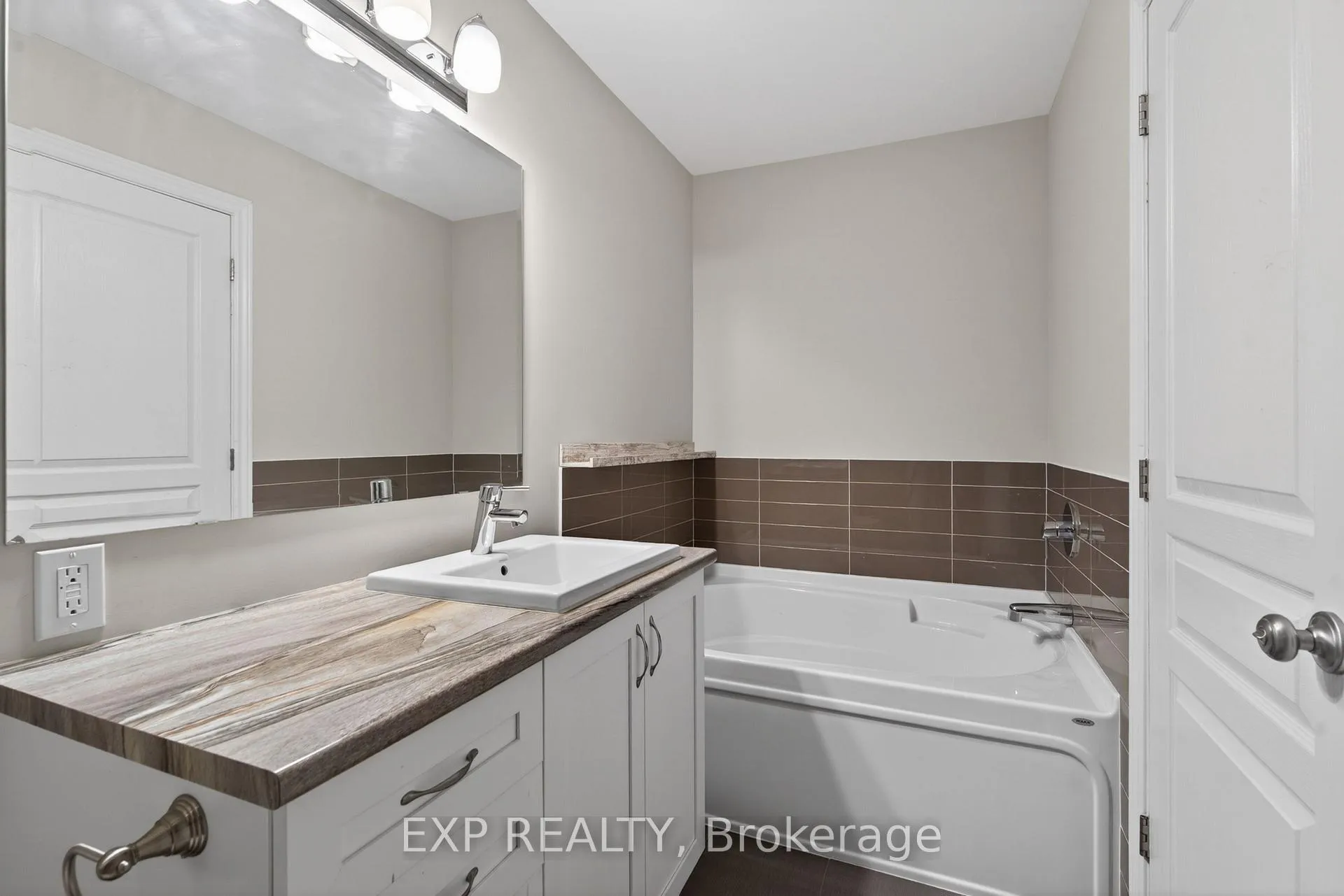 Photo 19 of 322 Rainrock Crescent, Ottawa, Mer Bleue/Bradley Estates/Anderson Park — HOMEH