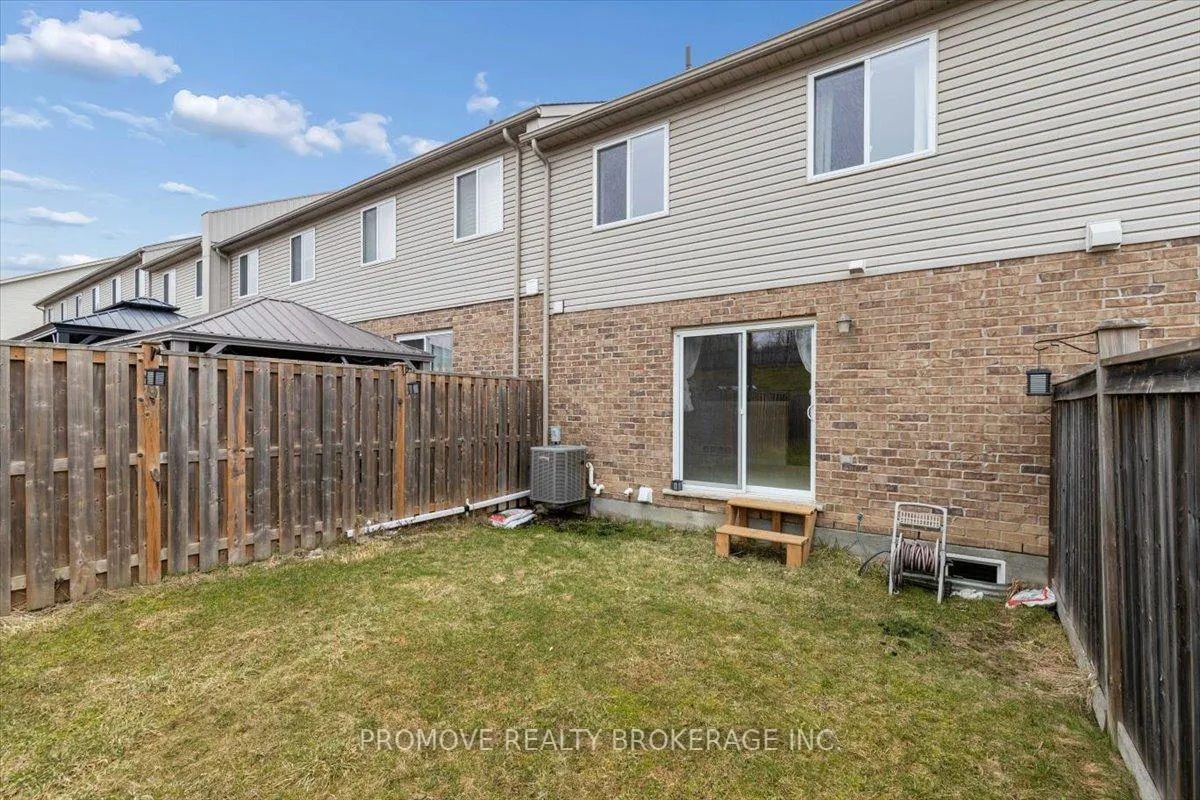 Photo 3 of 70 Curzon Crescent, Guelph, Willow West/Sugarbush/West Acres — HOMEH