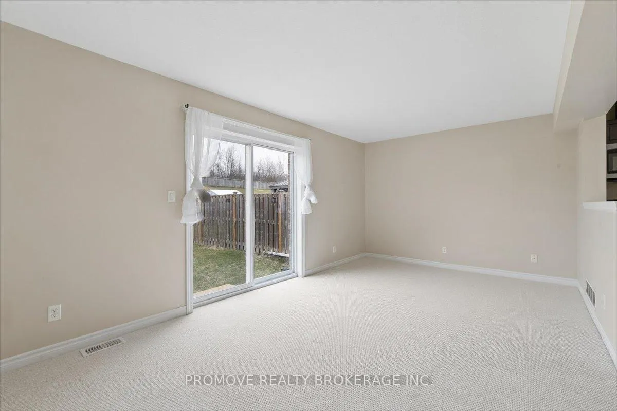 Photo 13 of 70 Curzon Crescent, Guelph, Willow West/Sugarbush/West Acres — HOMEH