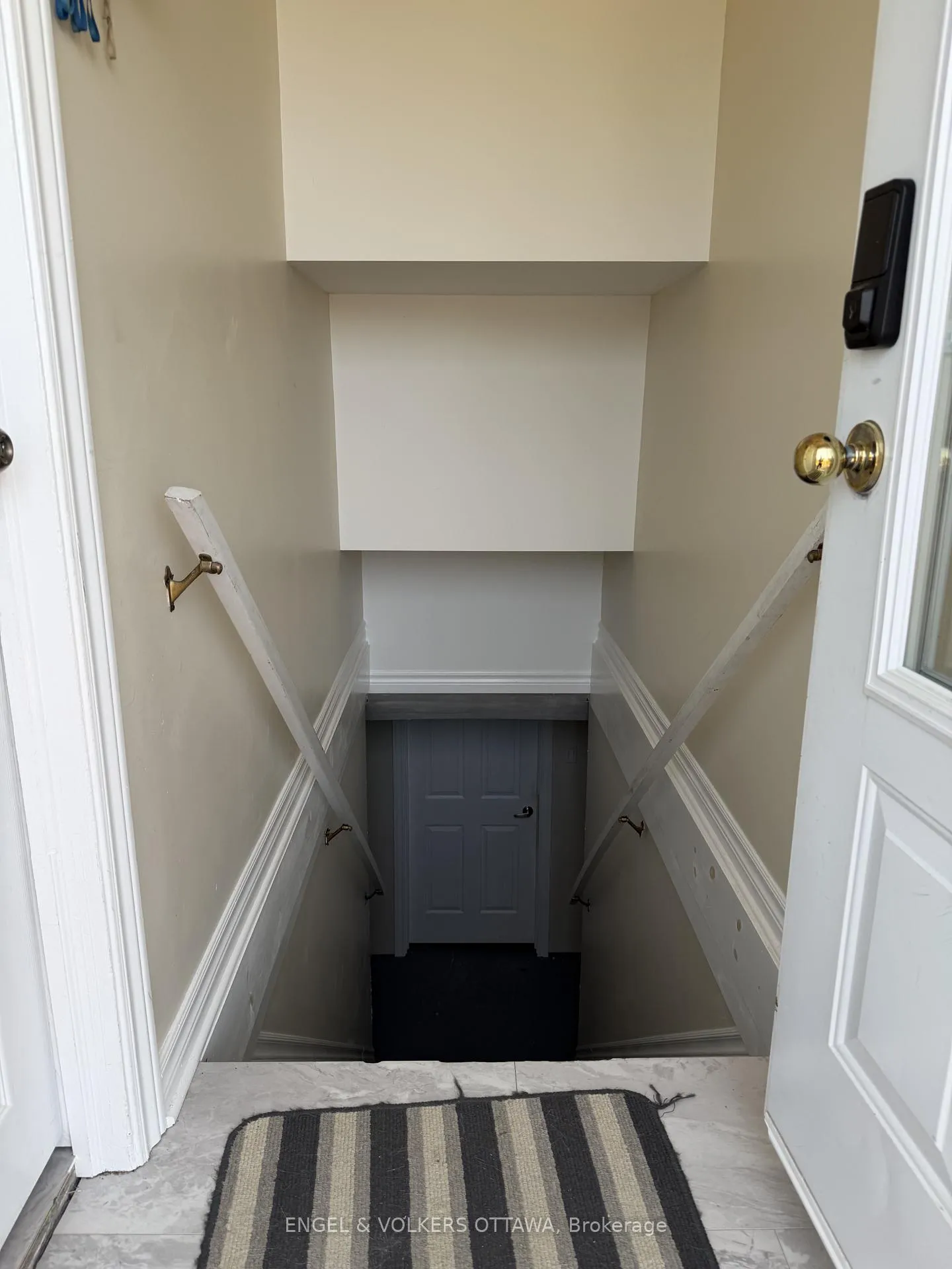 Photo 4 of Unit B, 1199 Old Montreal Road, Ottawa, Camelot — HOMEH
