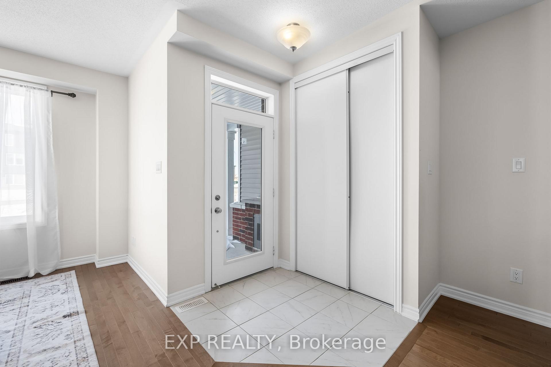 Photo 2 of 1074 Chapman Mills Drive, Ottawa, Barrhaven - Heritage Park — HOMEH