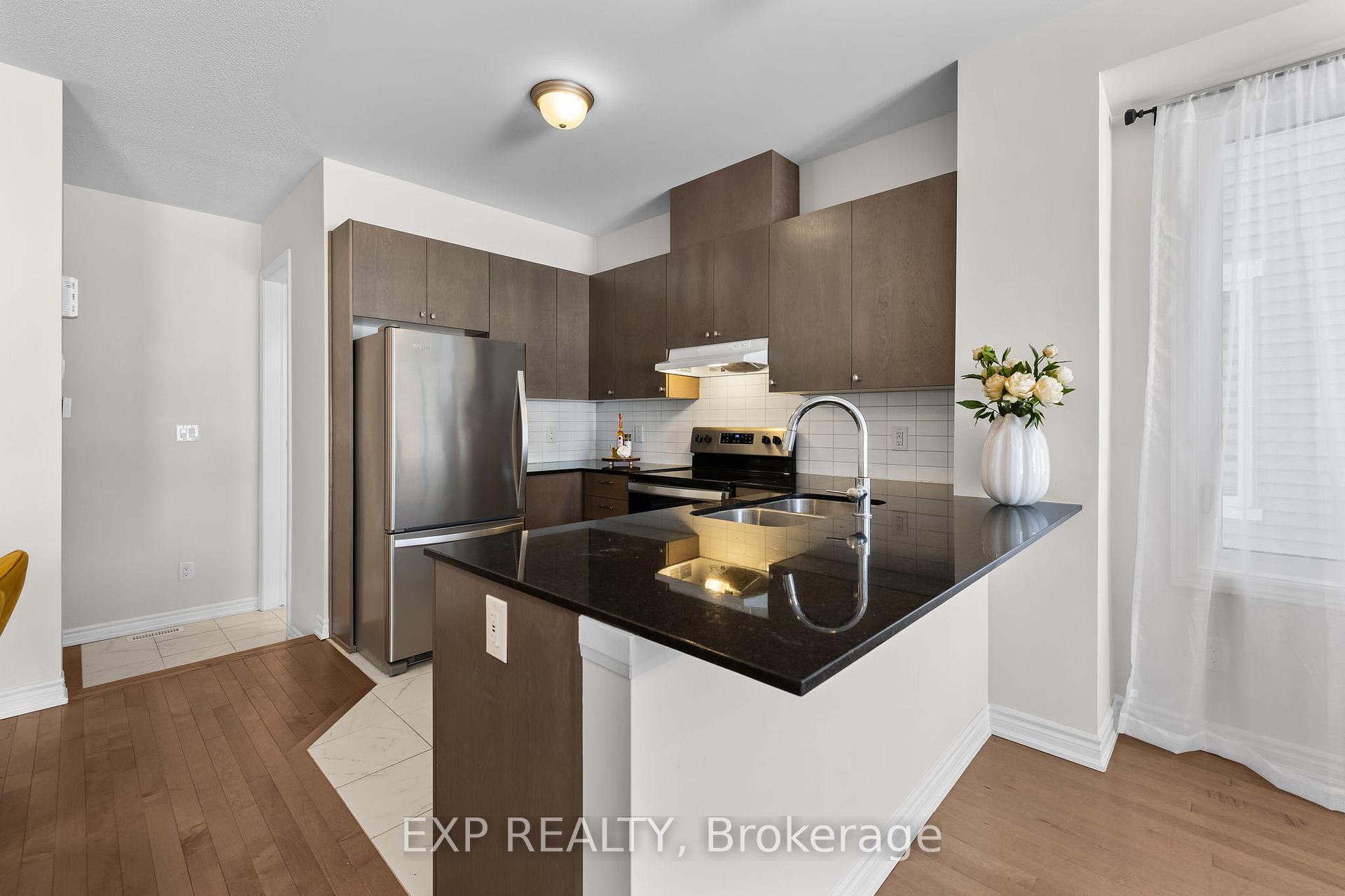 Photo 6 of 1074 Chapman Mills Drive, Ottawa, Barrhaven - Heritage Park — HOMEH