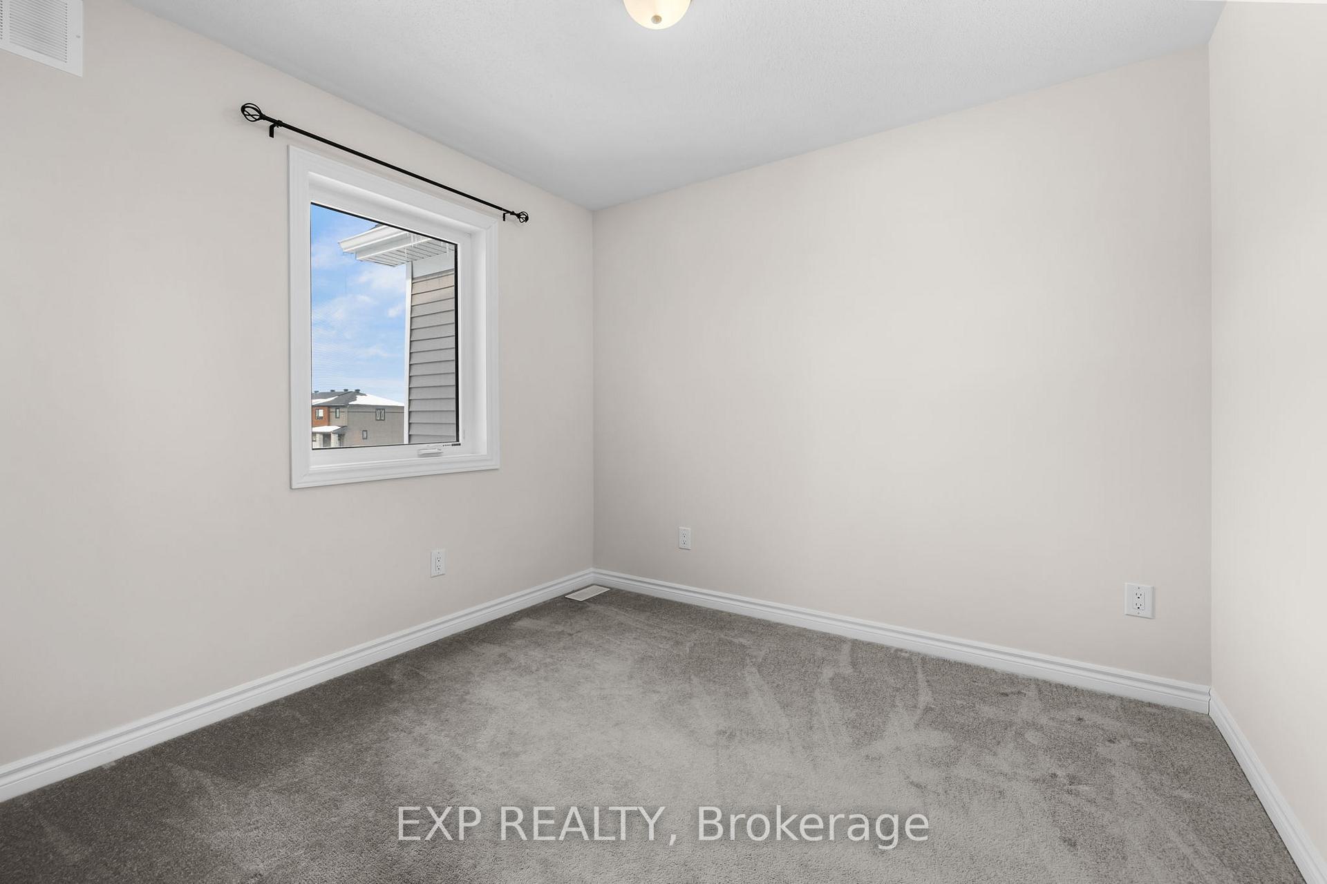 Photo 16 of 1074 Chapman Mills Drive, Ottawa, Barrhaven - Heritage Park — HOMEH