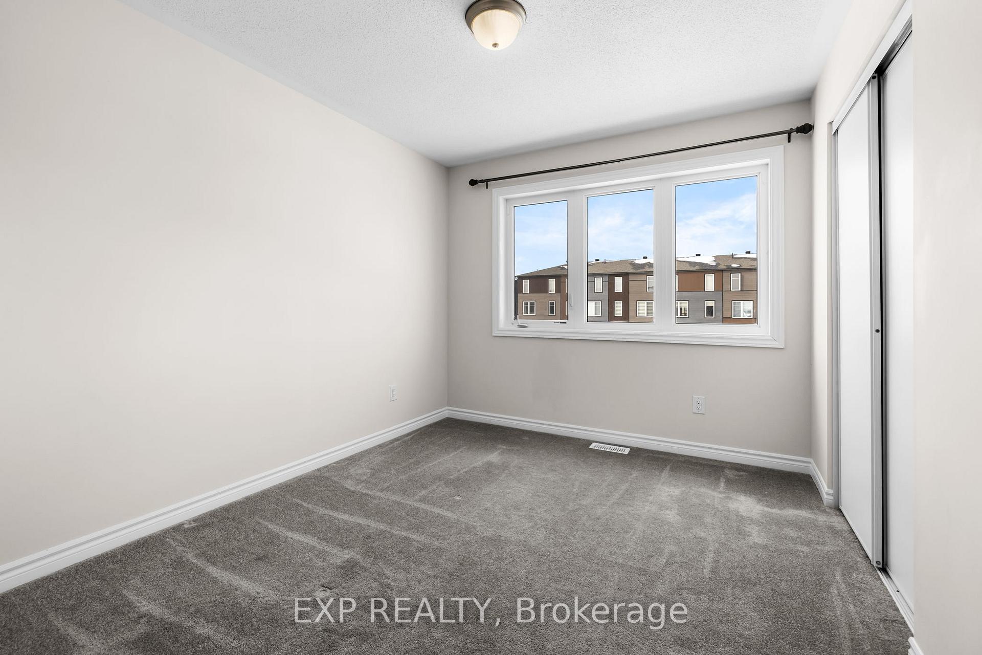 Photo 18 of 1074 Chapman Mills Drive, Ottawa, Barrhaven - Heritage Park — HOMEH