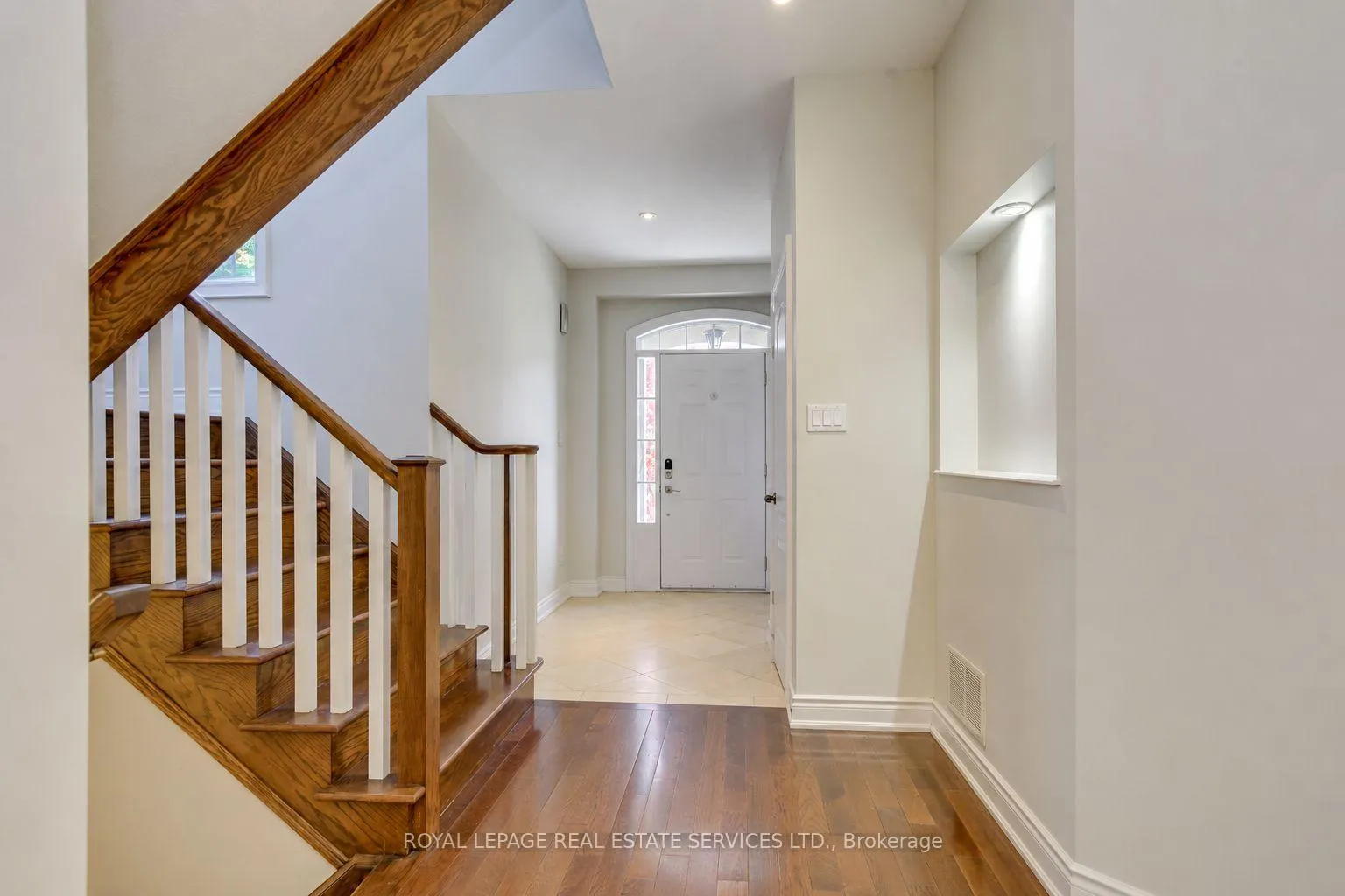 Photo 5 of 2473 Tesla Crescent, Oakville, Joshua Creek — HOMEH