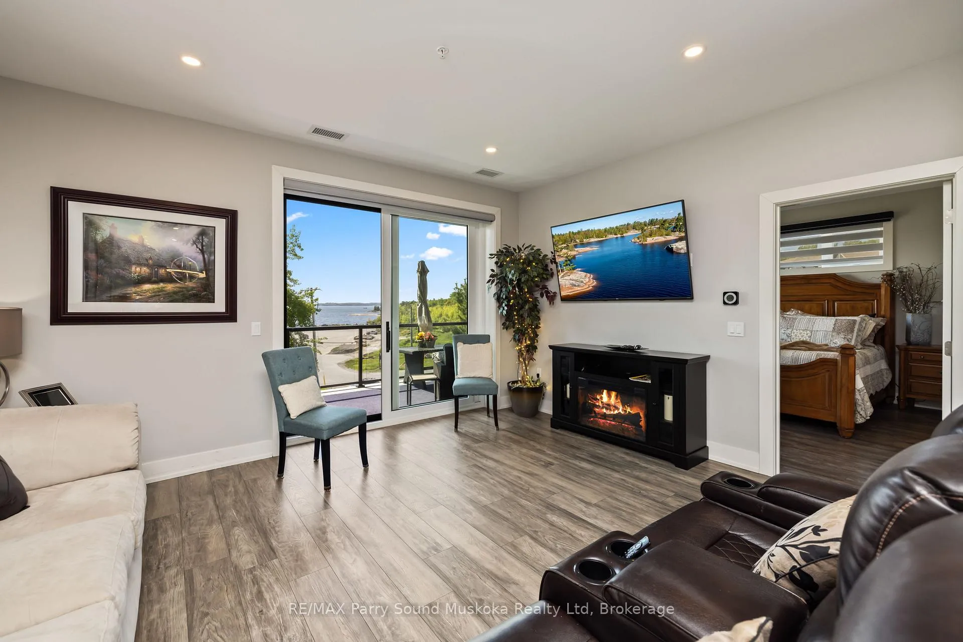 Photo 7 of Unit 105, 20 Salt Dock Road, Parry Sound — HOMEH