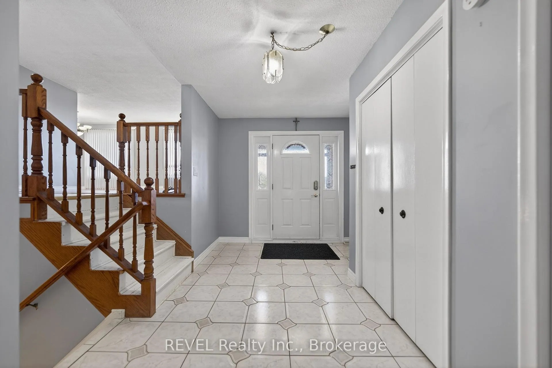 Photo 6 of 19 Lynwood Drive, Hamilton, Stoney Creek — HOMEH