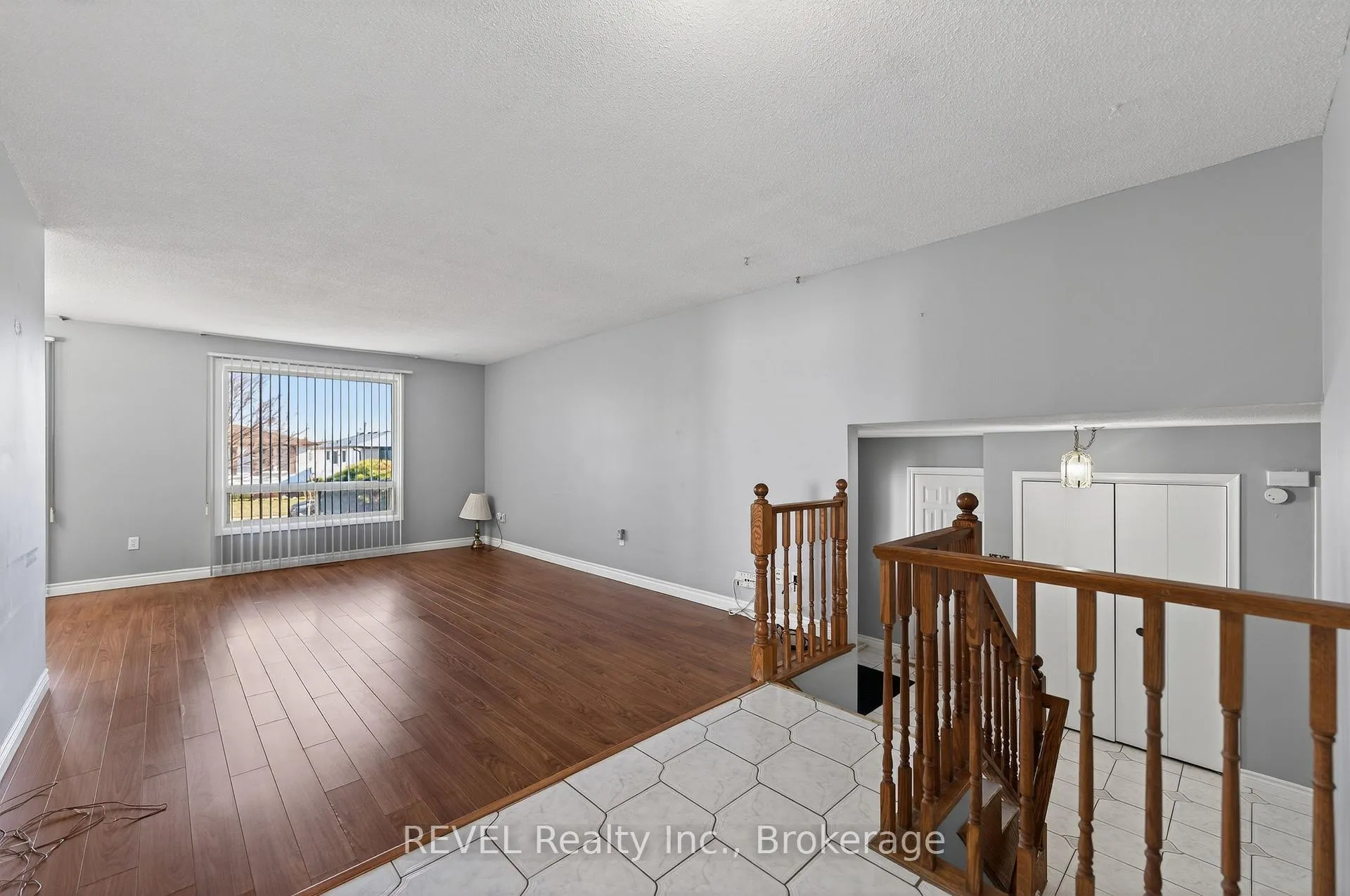 Photo 7 of 19 Lynwood Drive, Hamilton, Stoney Creek — HOMEH