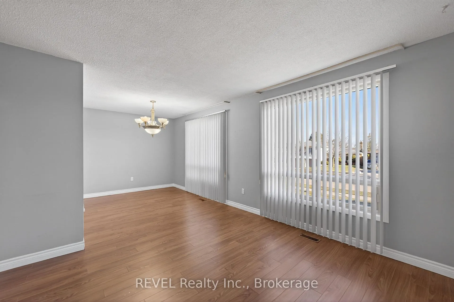Photo 11 of 19 Lynwood Drive, Hamilton, Stoney Creek — HOMEH