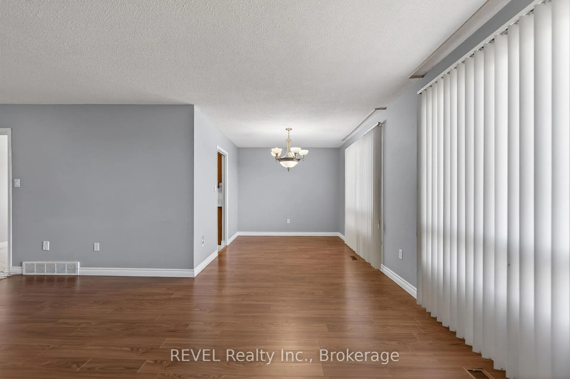 Photo 14 of 19 Lynwood Drive, Hamilton, Stoney Creek — HOMEH