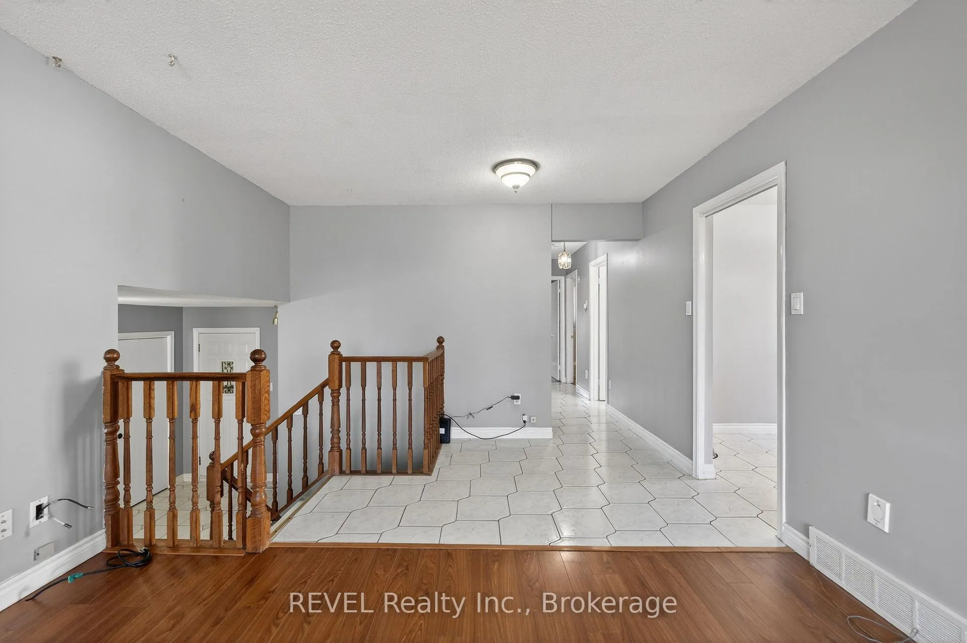 Photo 16 of 19 Lynwood Drive, Hamilton, Stoney Creek — HOMEH