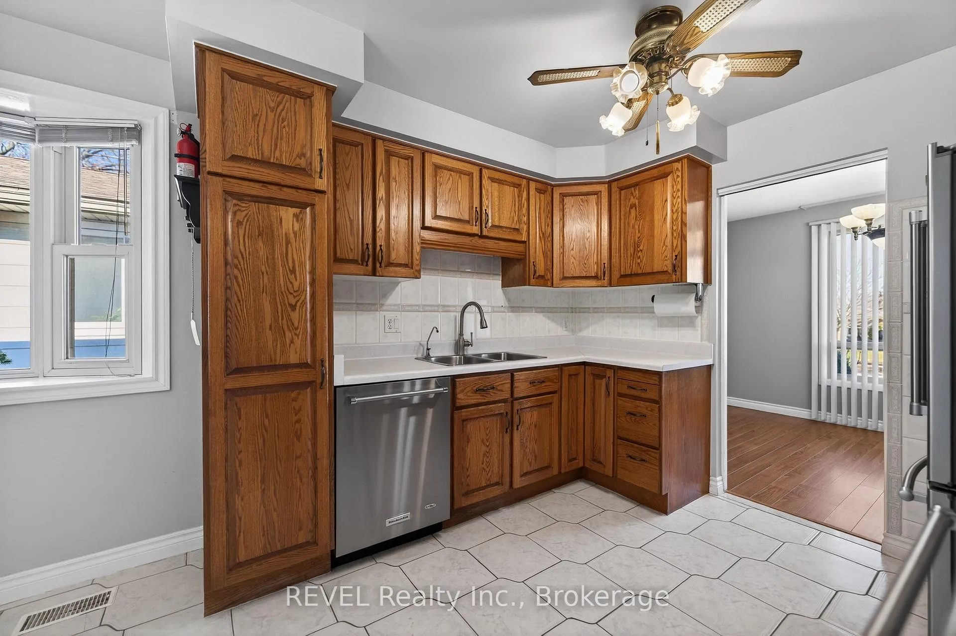 Photo 19 of 19 Lynwood Drive, Hamilton, Stoney Creek — HOMEH