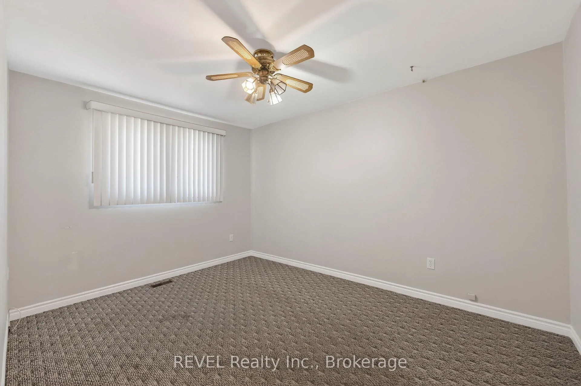 Photo 25 of 19 Lynwood Drive, Hamilton, Stoney Creek — HOMEH