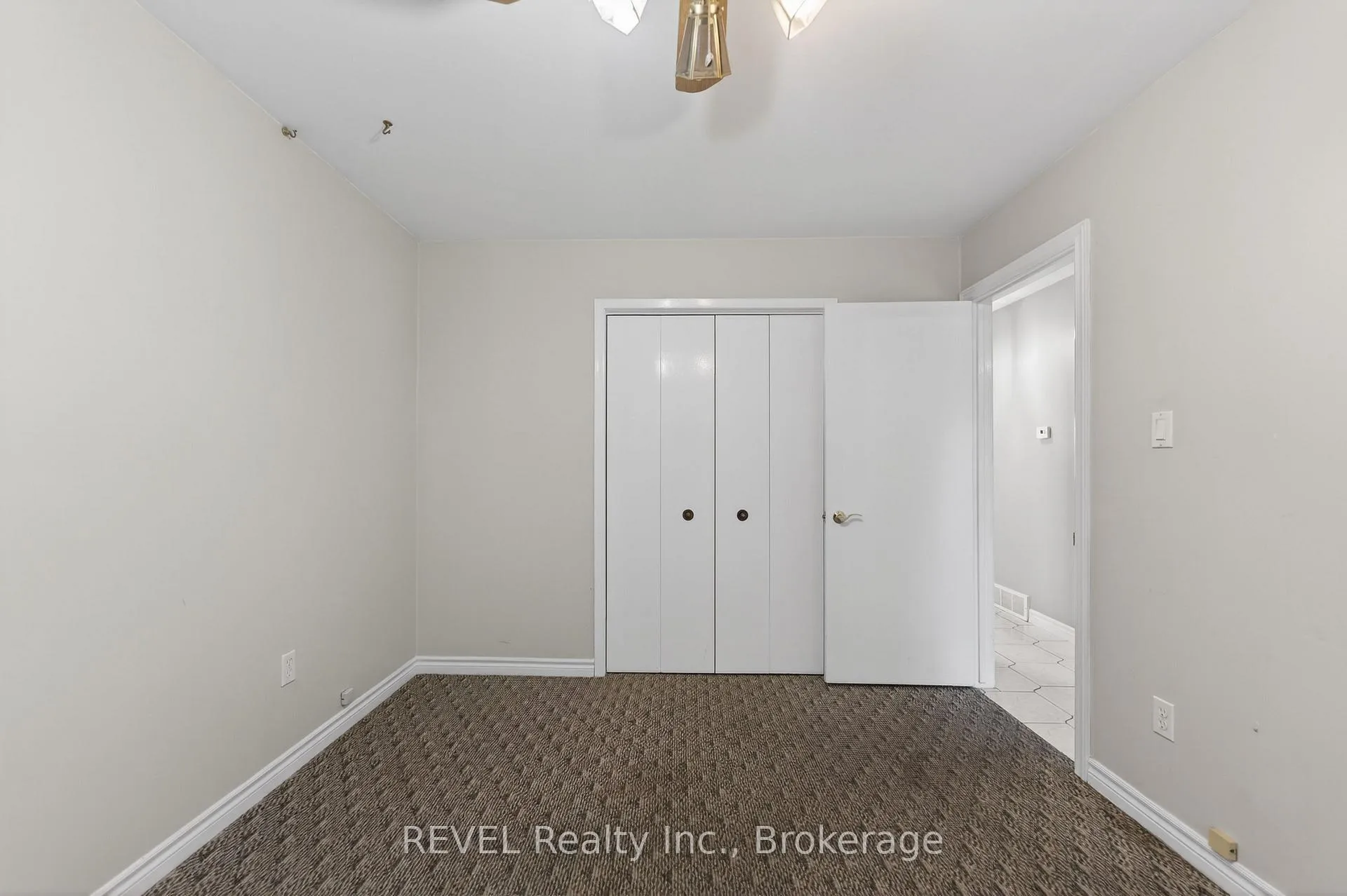 Photo 26 of 19 Lynwood Drive, Hamilton, Stoney Creek — HOMEH