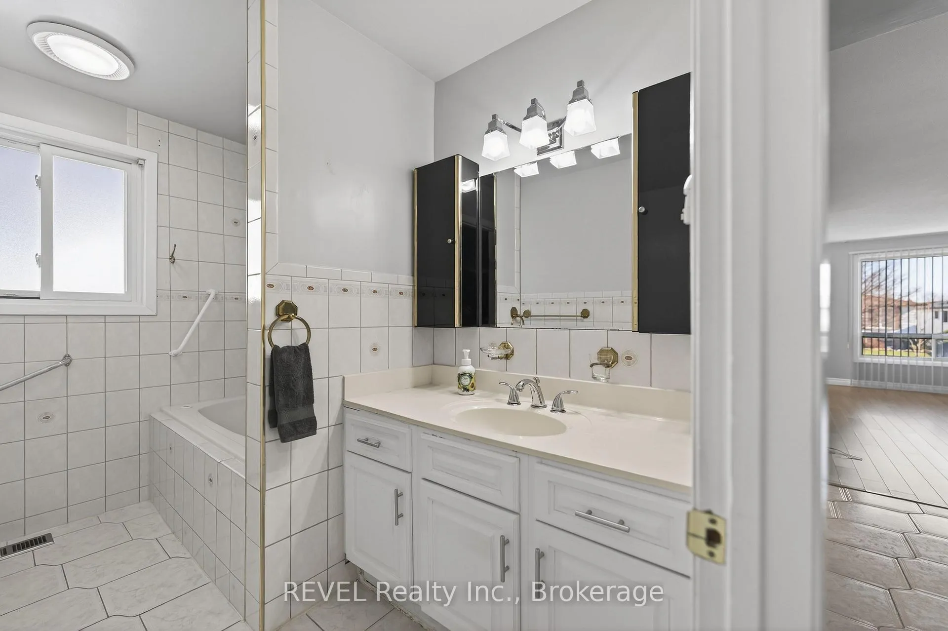 Photo 27 of 19 Lynwood Drive, Hamilton, Stoney Creek — HOMEH