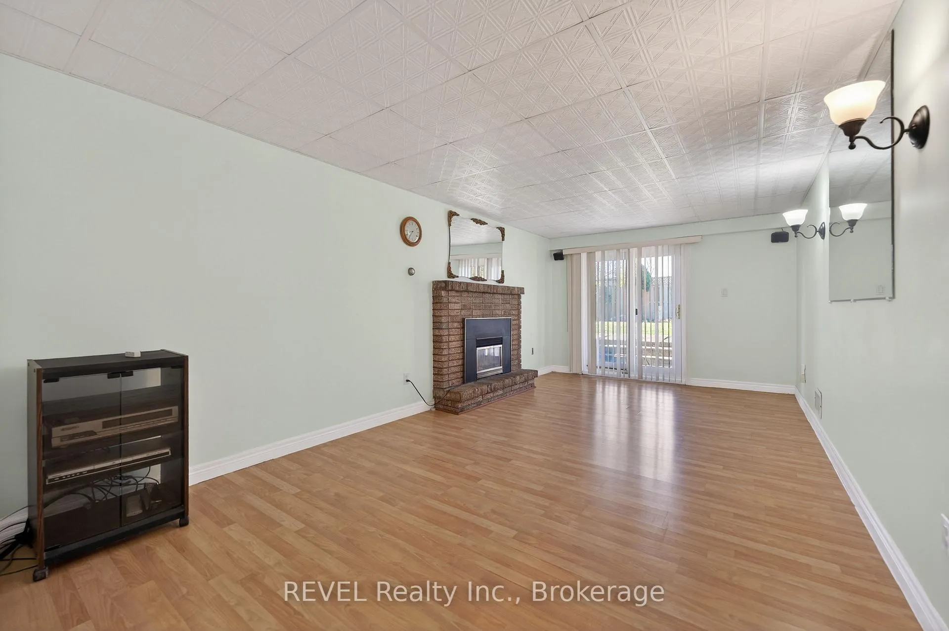 Photo 29 of 19 Lynwood Drive, Hamilton, Stoney Creek — HOMEH