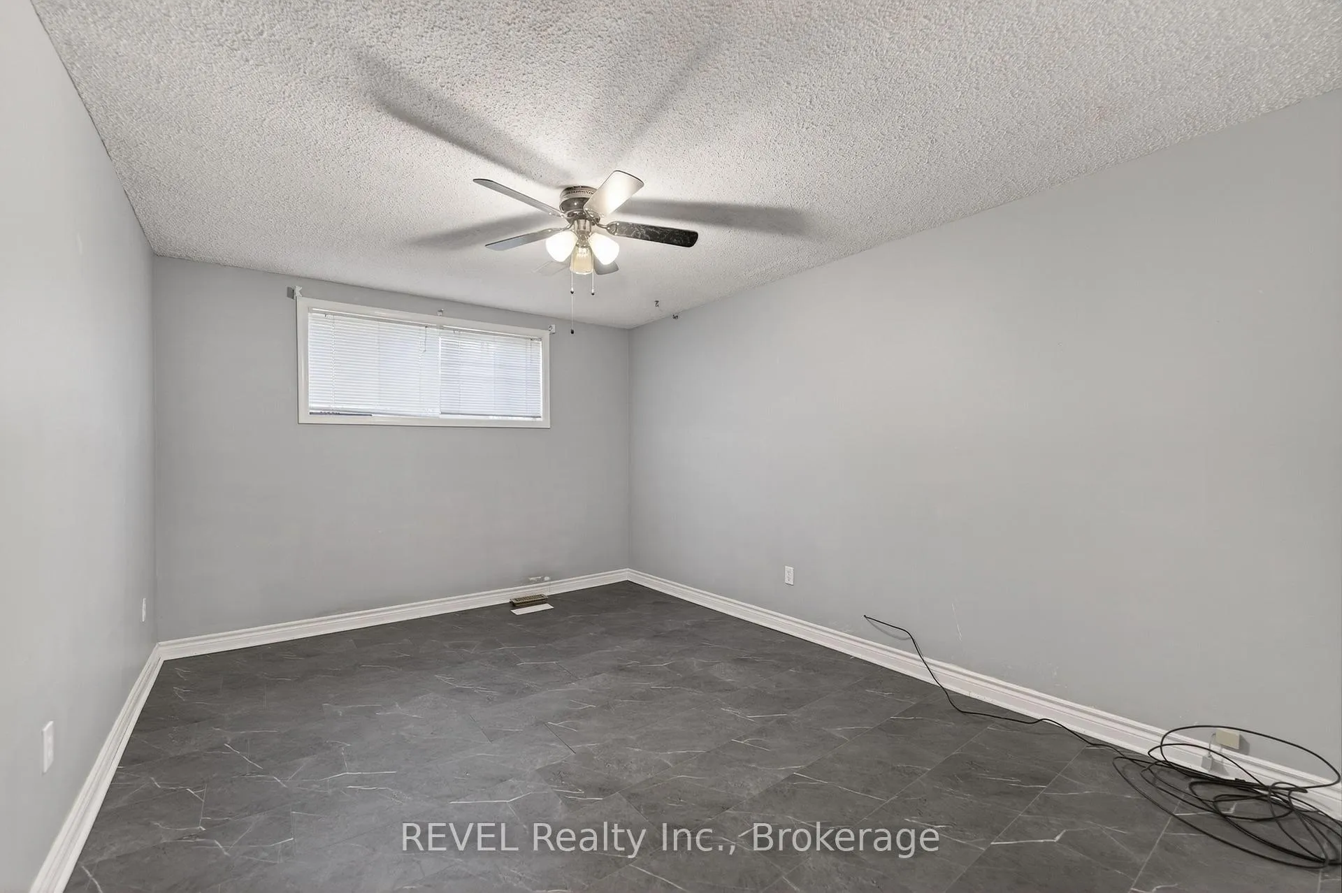 Photo 32 of 19 Lynwood Drive, Hamilton, Stoney Creek — HOMEH