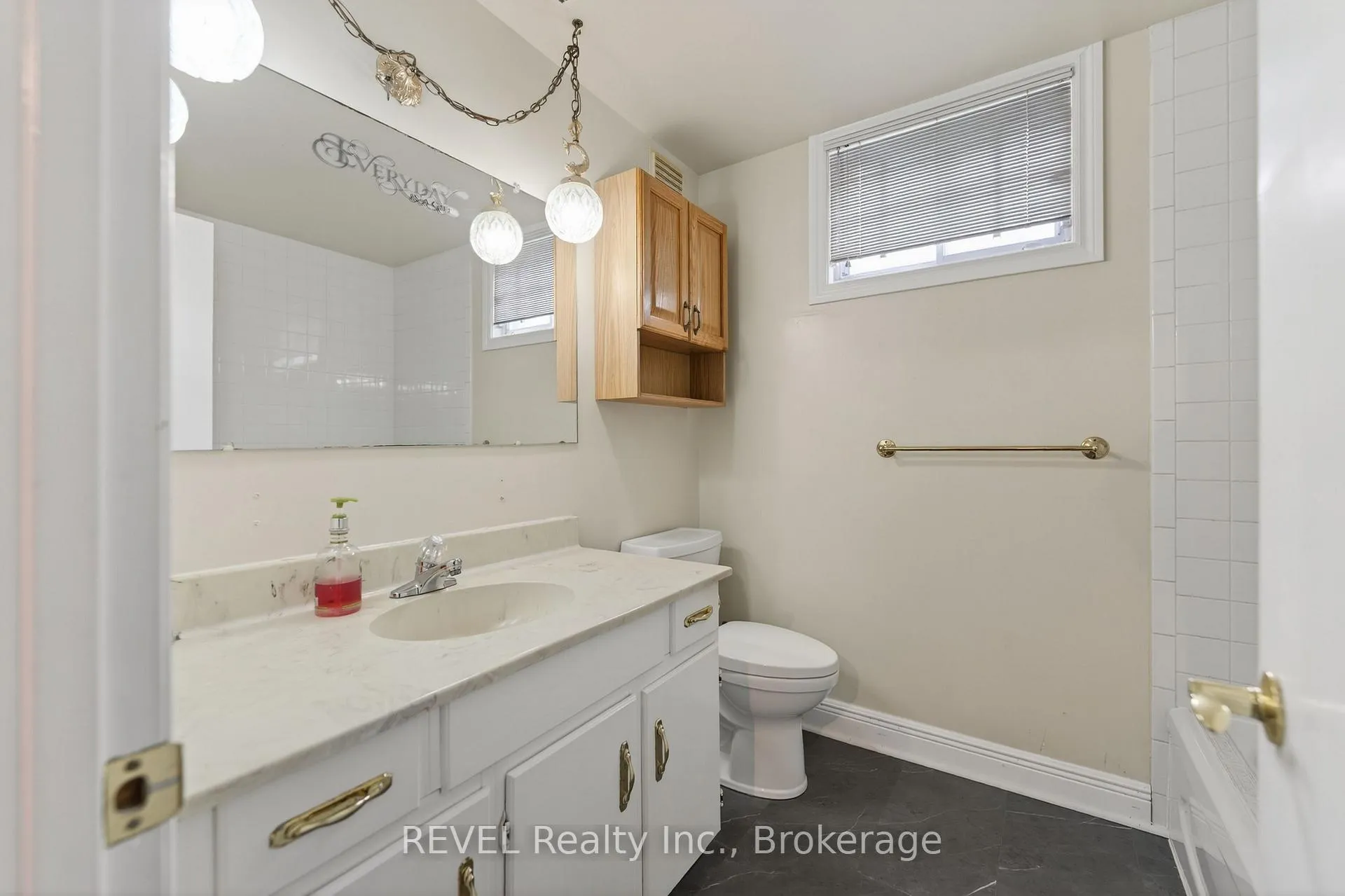 Photo 37 of 19 Lynwood Drive, Hamilton, Stoney Creek — HOMEH