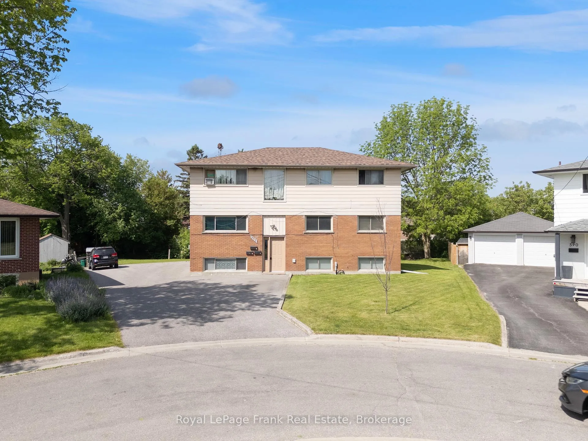 Photo 2 of 596 Talbot Court, Oshawa, Vanier — HOMEH