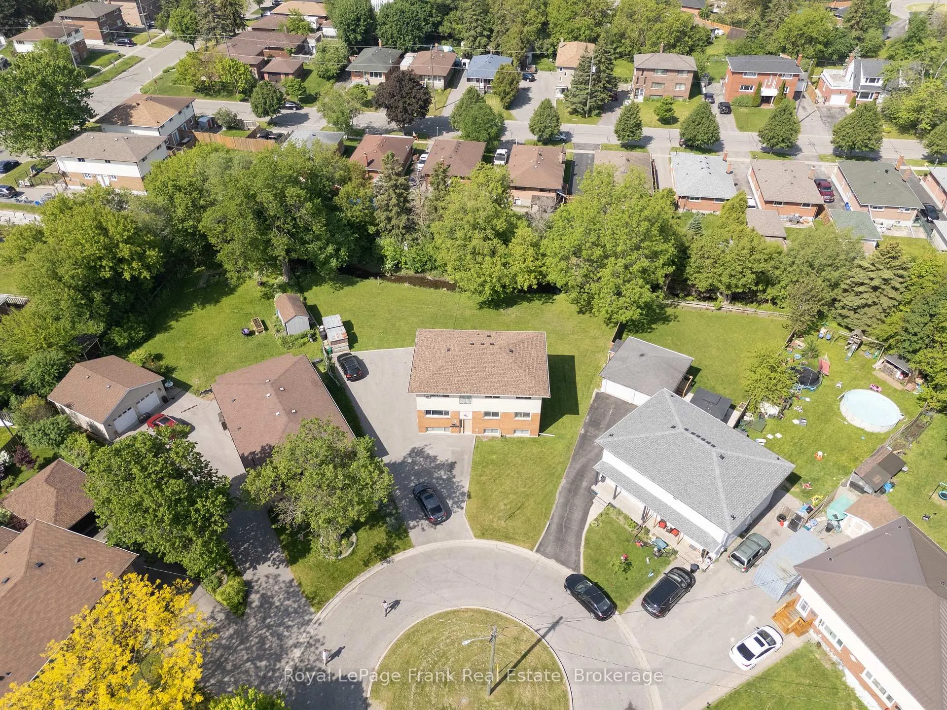 Photo 3 of 596 Talbot Court, Oshawa, Vanier — HOMEH