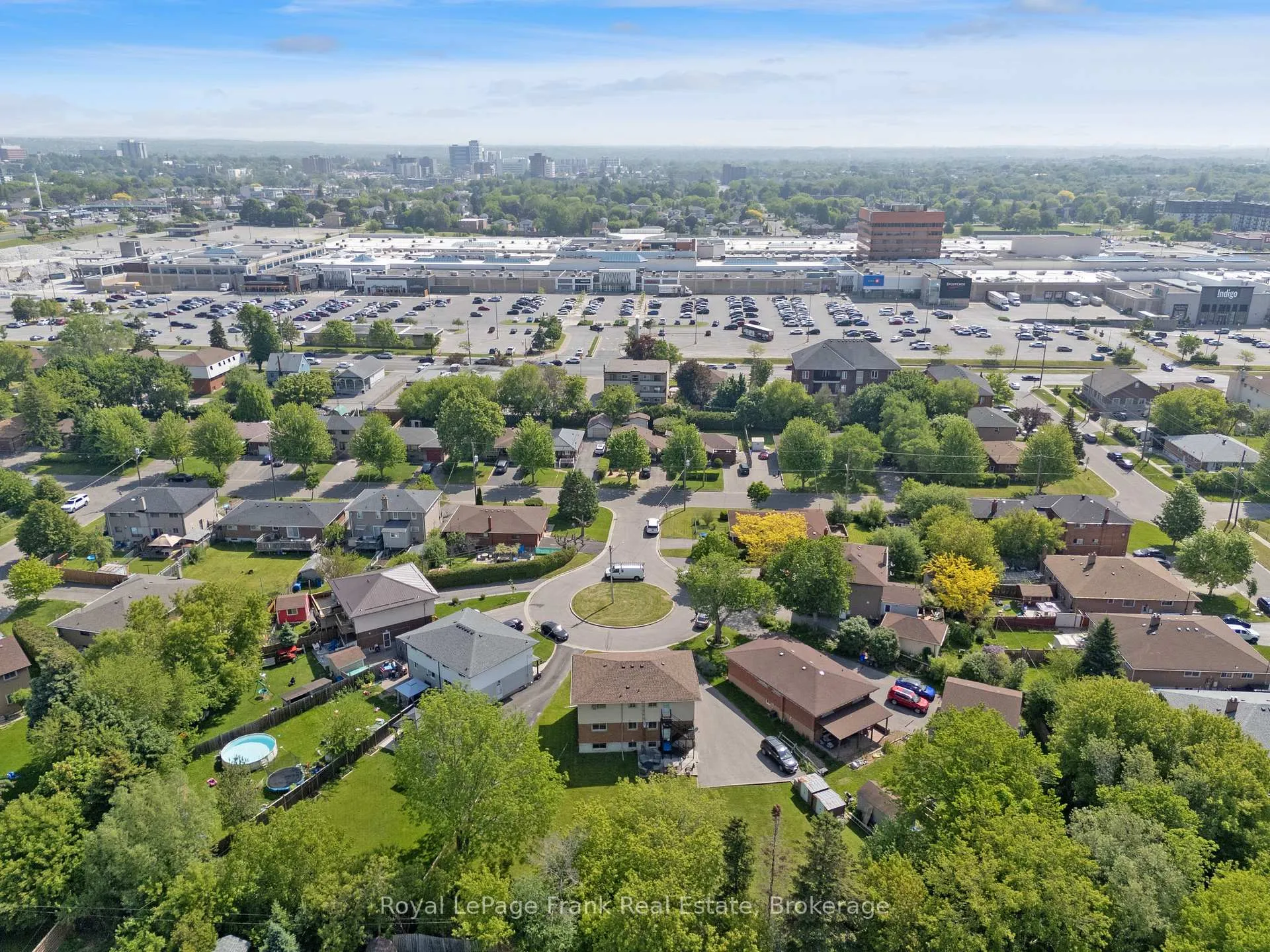 Photo 4 of 596 Talbot Court, Oshawa, Vanier — HOMEH
