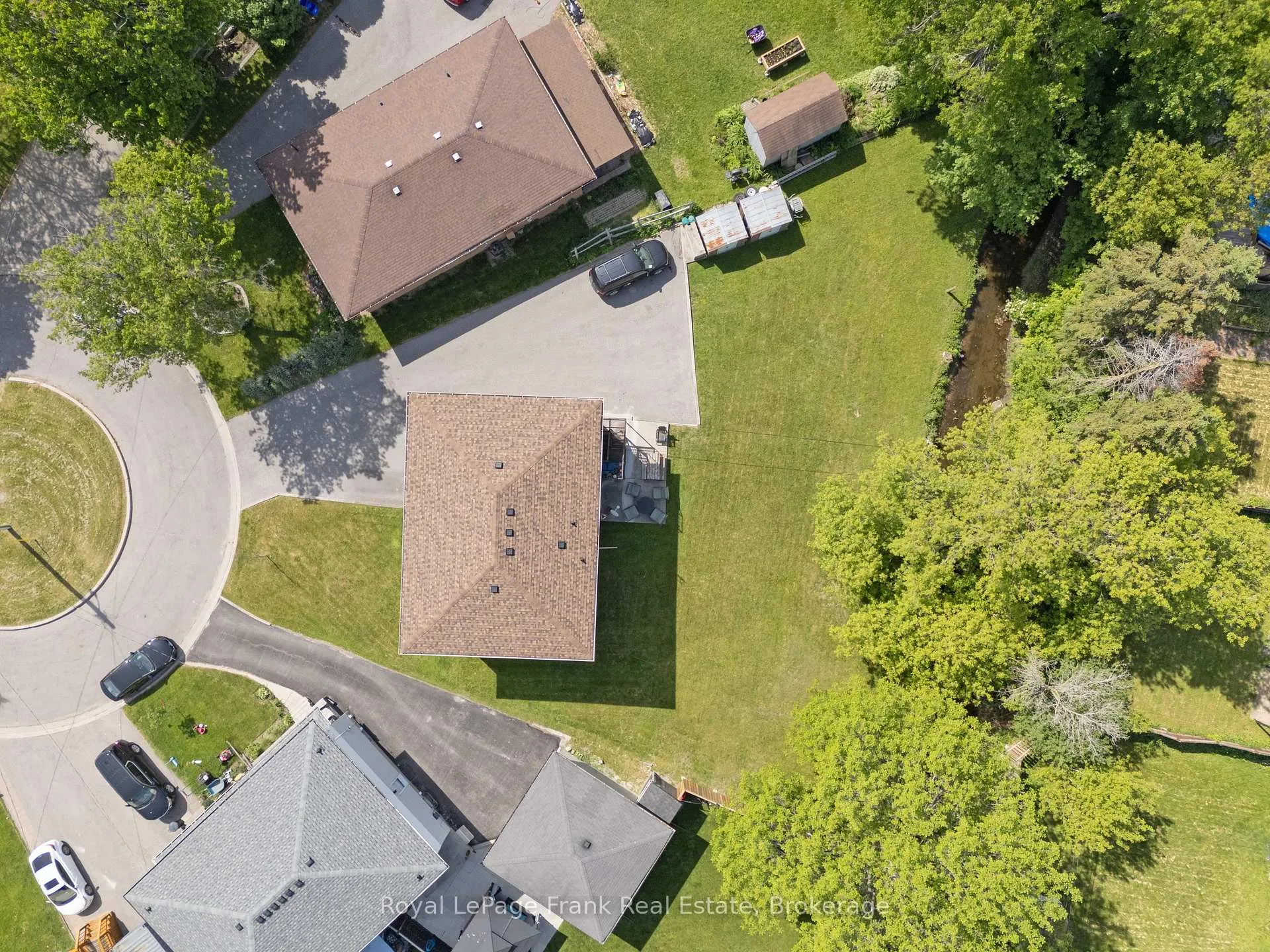 Photo 6 of 596 Talbot Court, Oshawa, Vanier — HOMEH