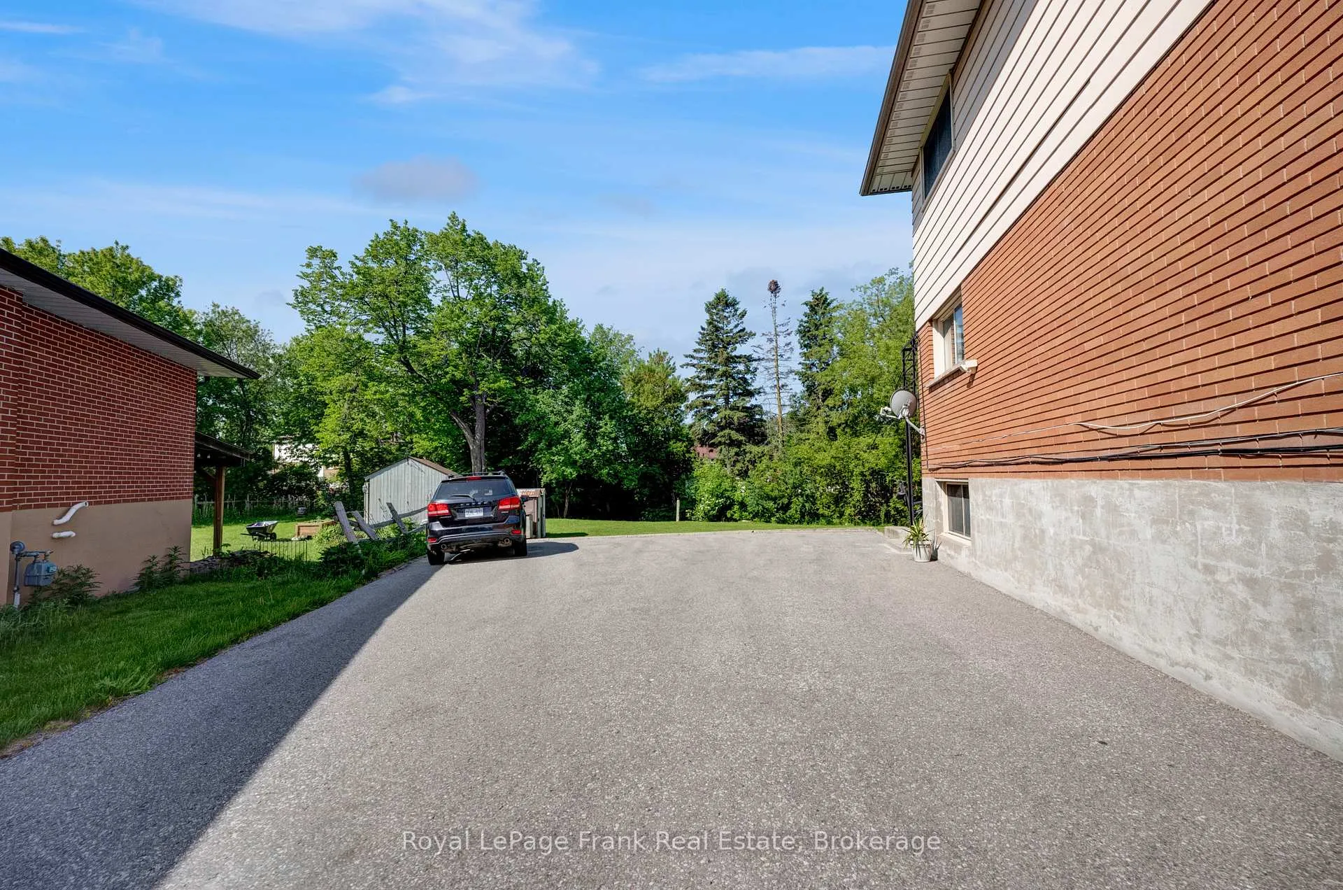 Photo 7 of 596 Talbot Court, Oshawa, Vanier — HOMEH