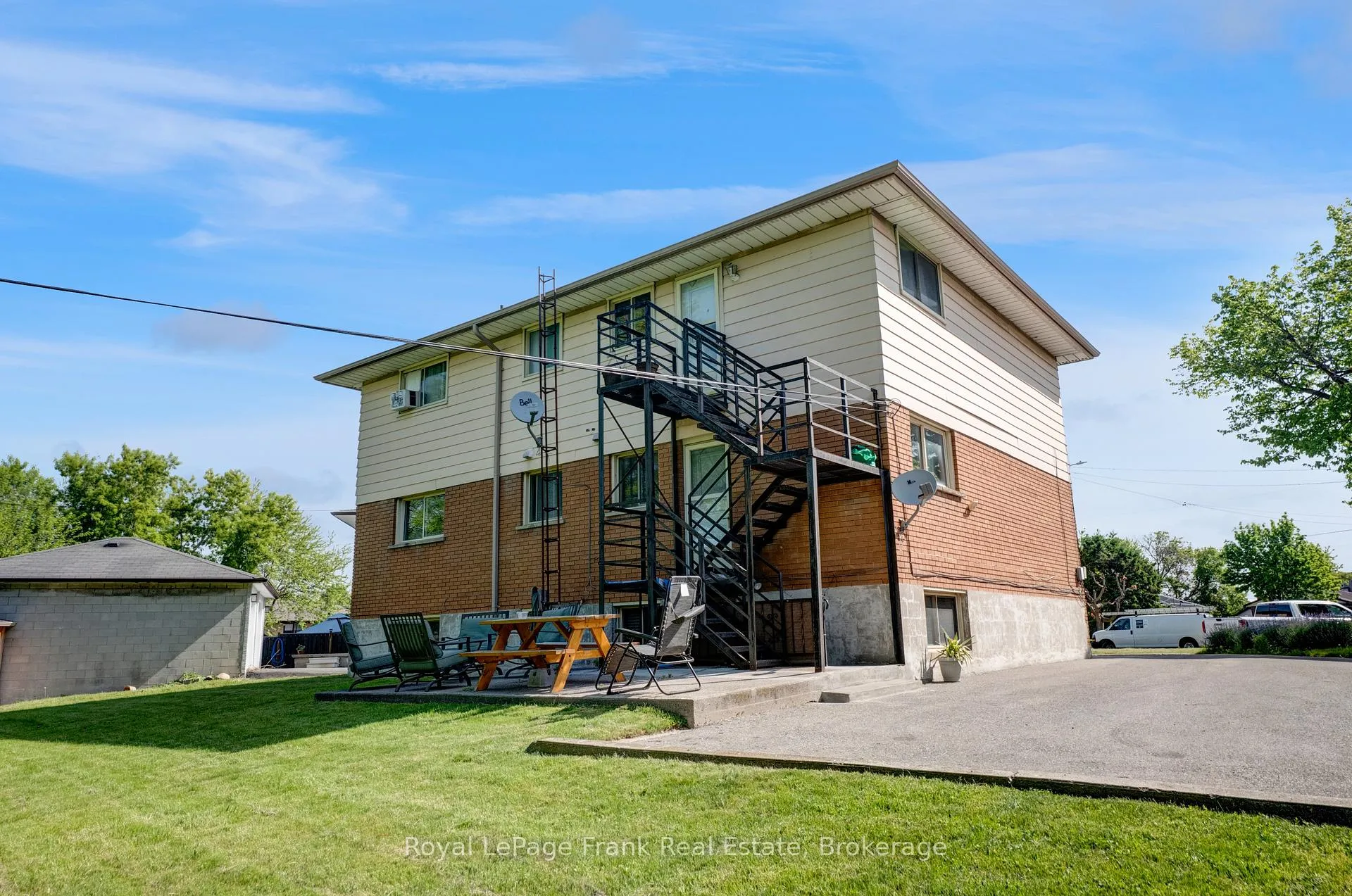 Photo 8 of 596 Talbot Court, Oshawa, Vanier — HOMEH