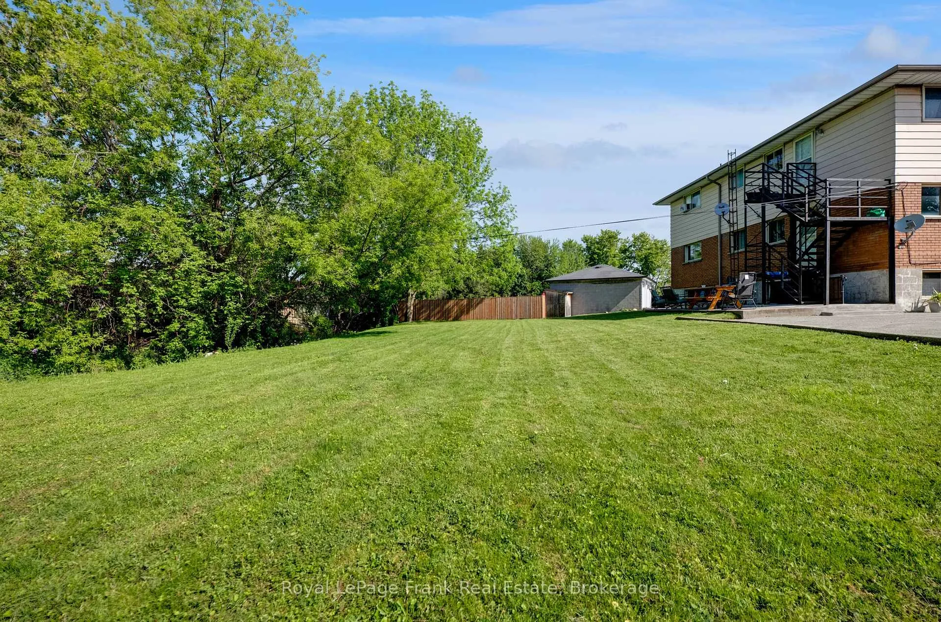 Photo 10 of 596 Talbot Court, Oshawa, Vanier — HOMEH