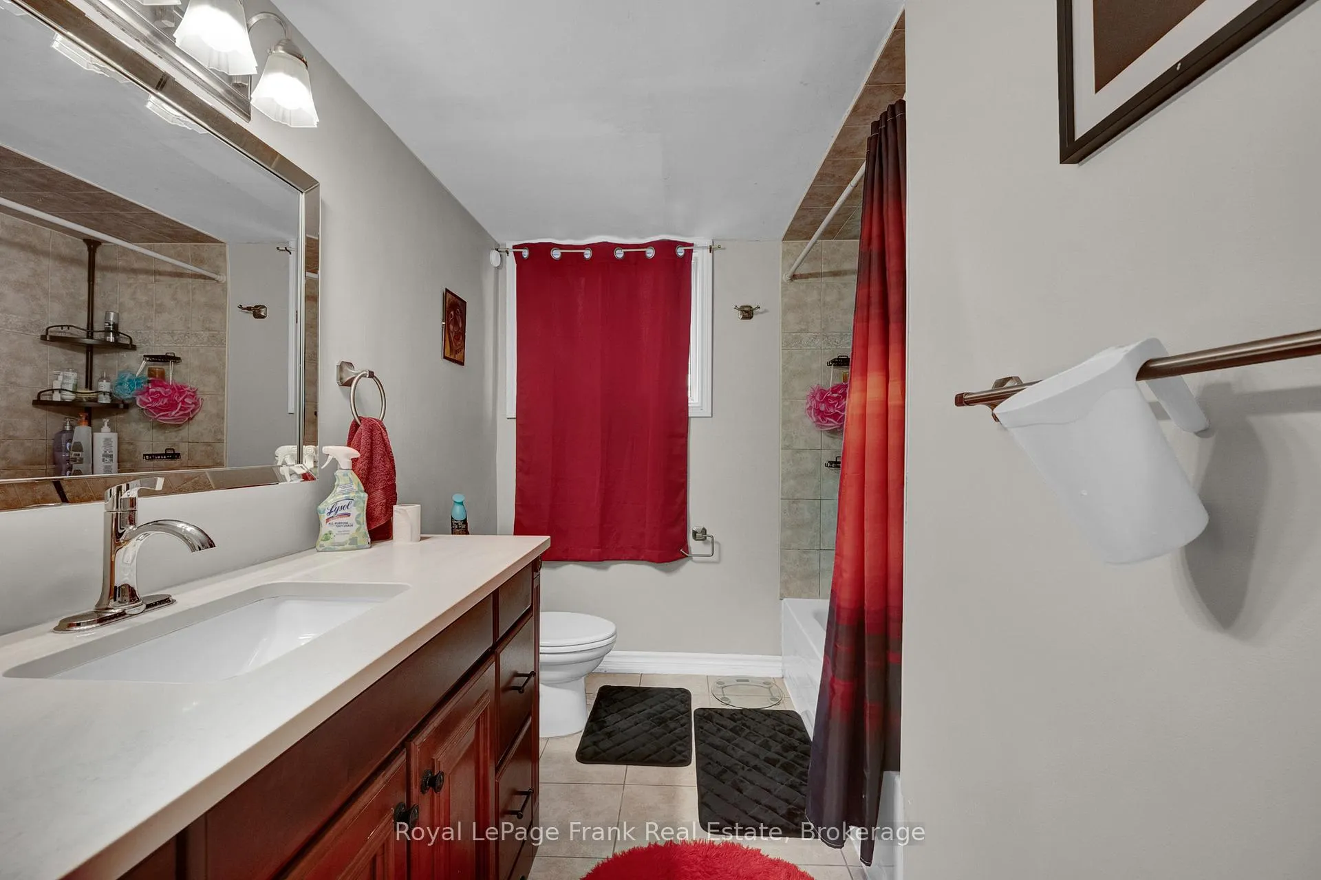 Photo 24 of 596 Talbot Court, Oshawa, Vanier — HOMEH