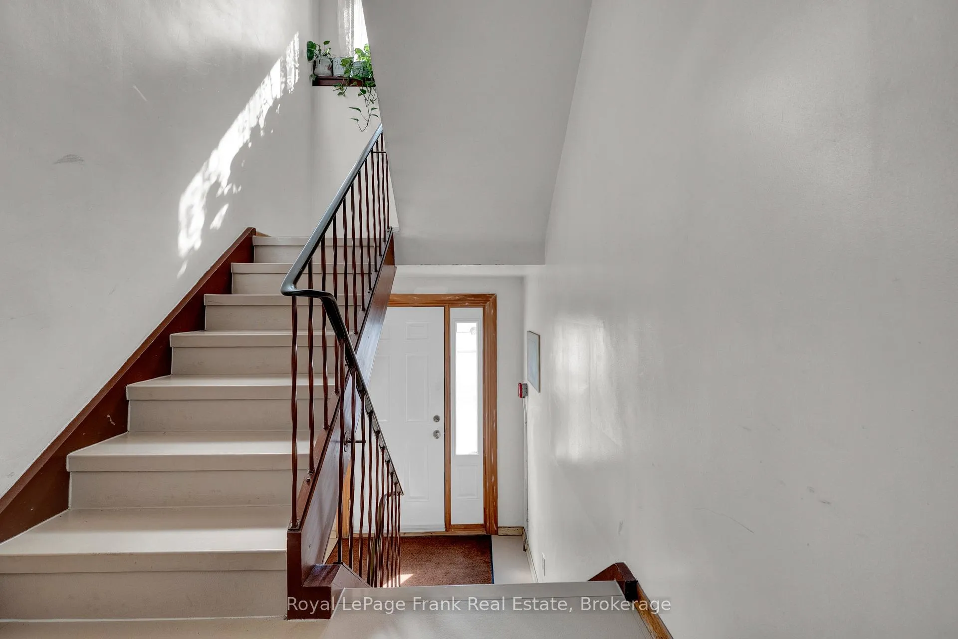 Photo 39 of 596 Talbot Court, Oshawa, Vanier — HOMEH