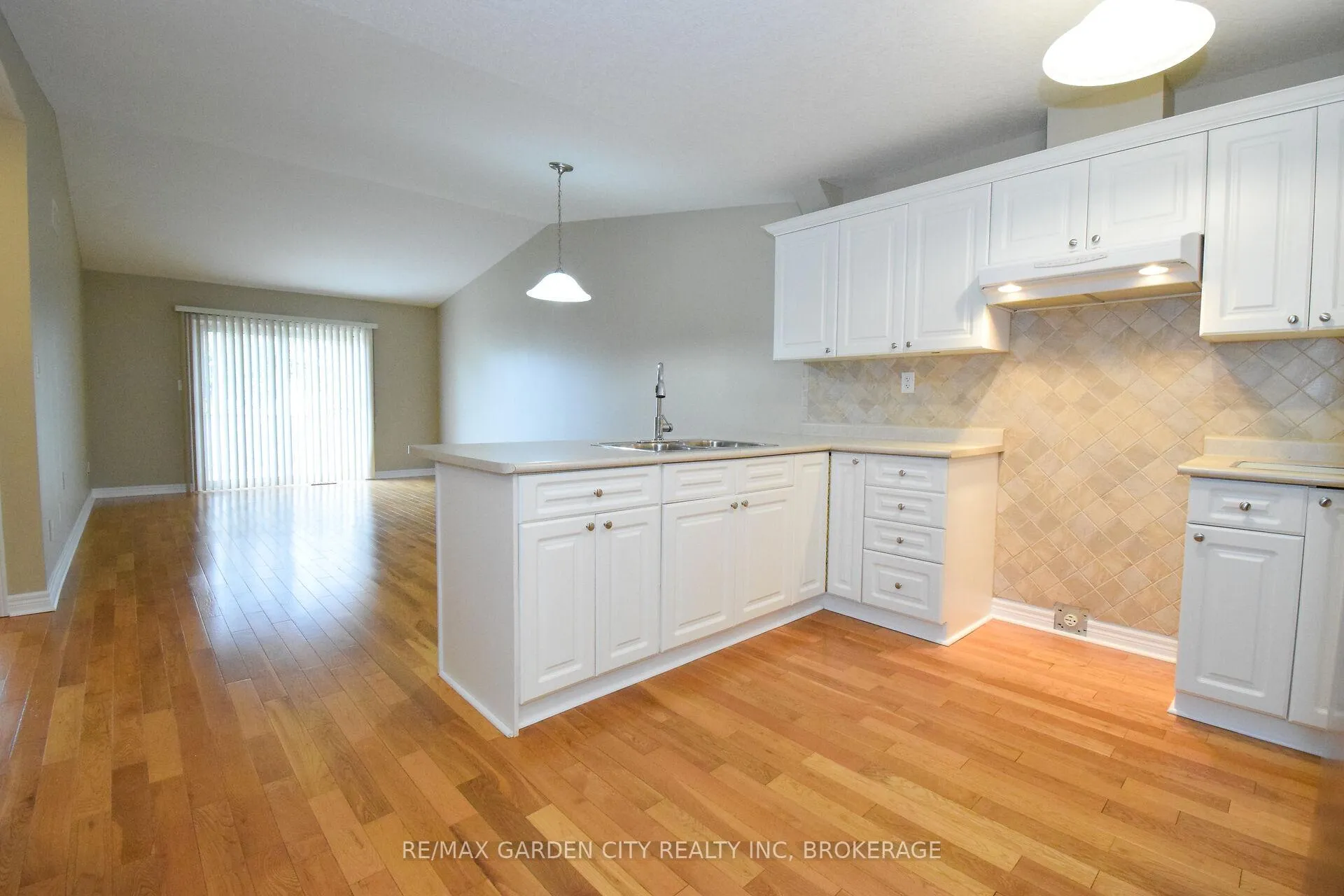 Photo 6 of Unit 11, 162 First Street, Welland, Lincoln/Crowland — HOMEH