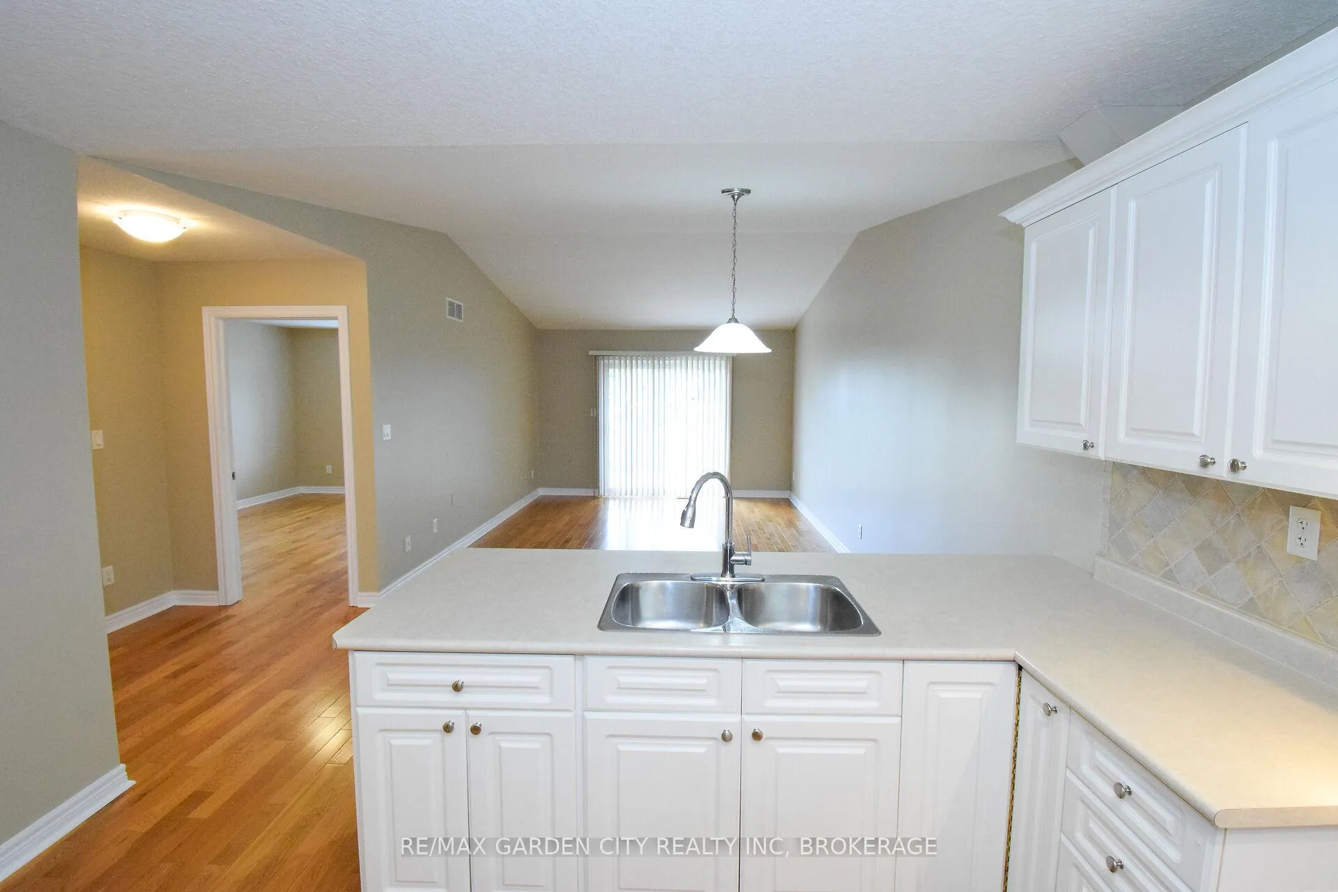 Photo 8 of Unit 11, 162 First Street, Welland, Lincoln/Crowland — HOMEH
