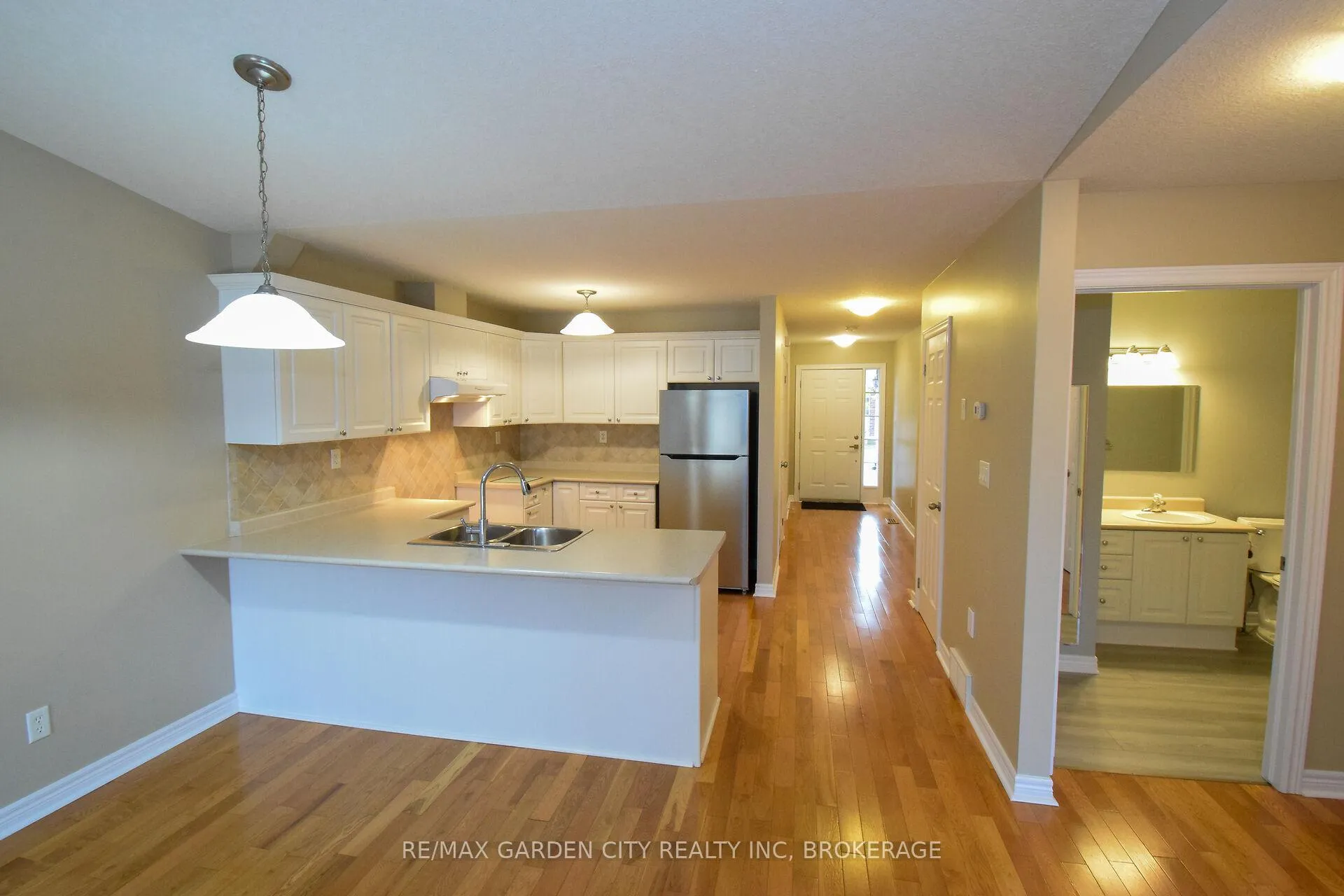 Photo 10 of Unit 11, 162 First Street, Welland, Lincoln/Crowland — HOMEH