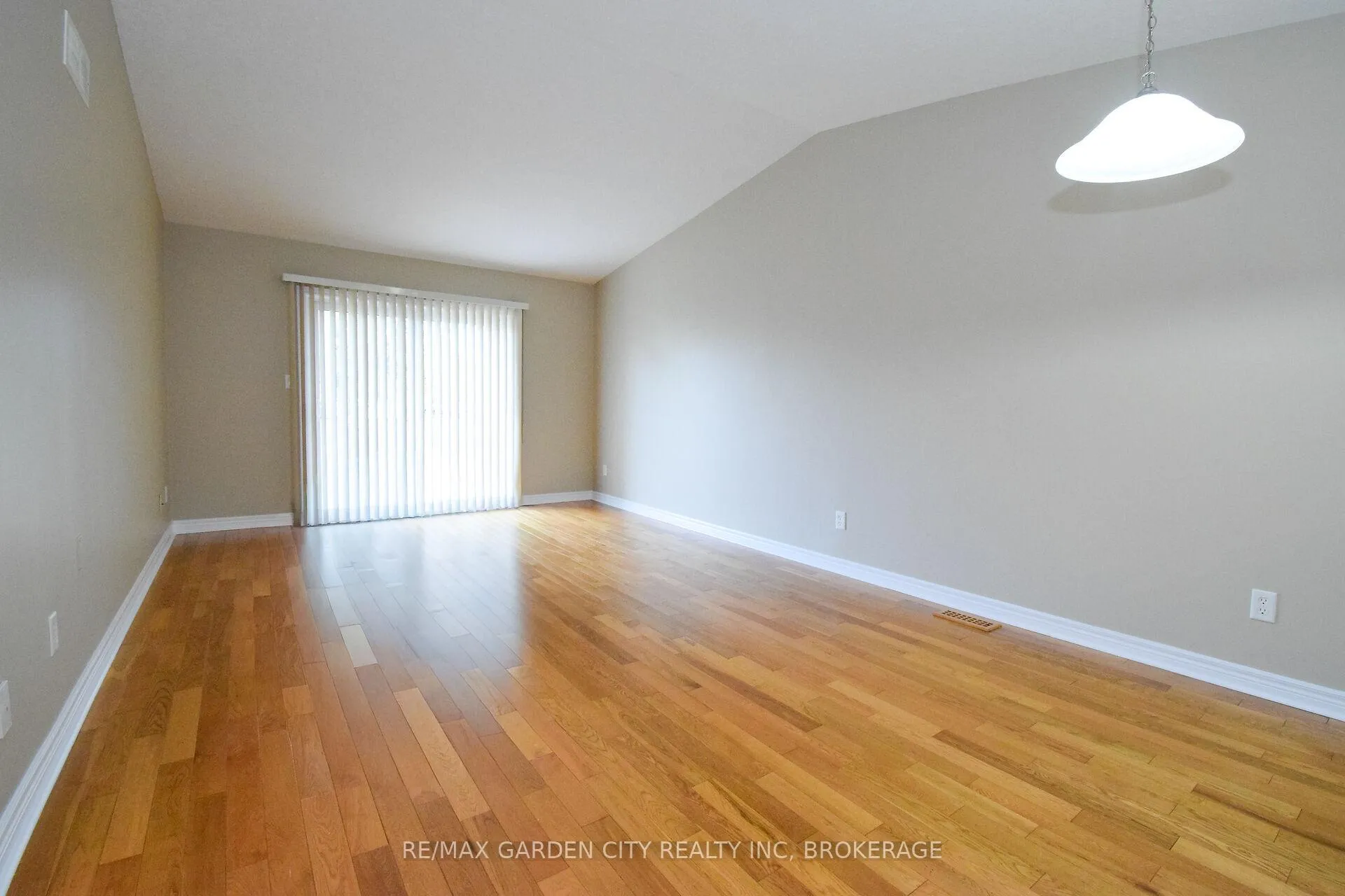 Photo 11 of Unit 11, 162 First Street, Welland, Lincoln/Crowland — HOMEH