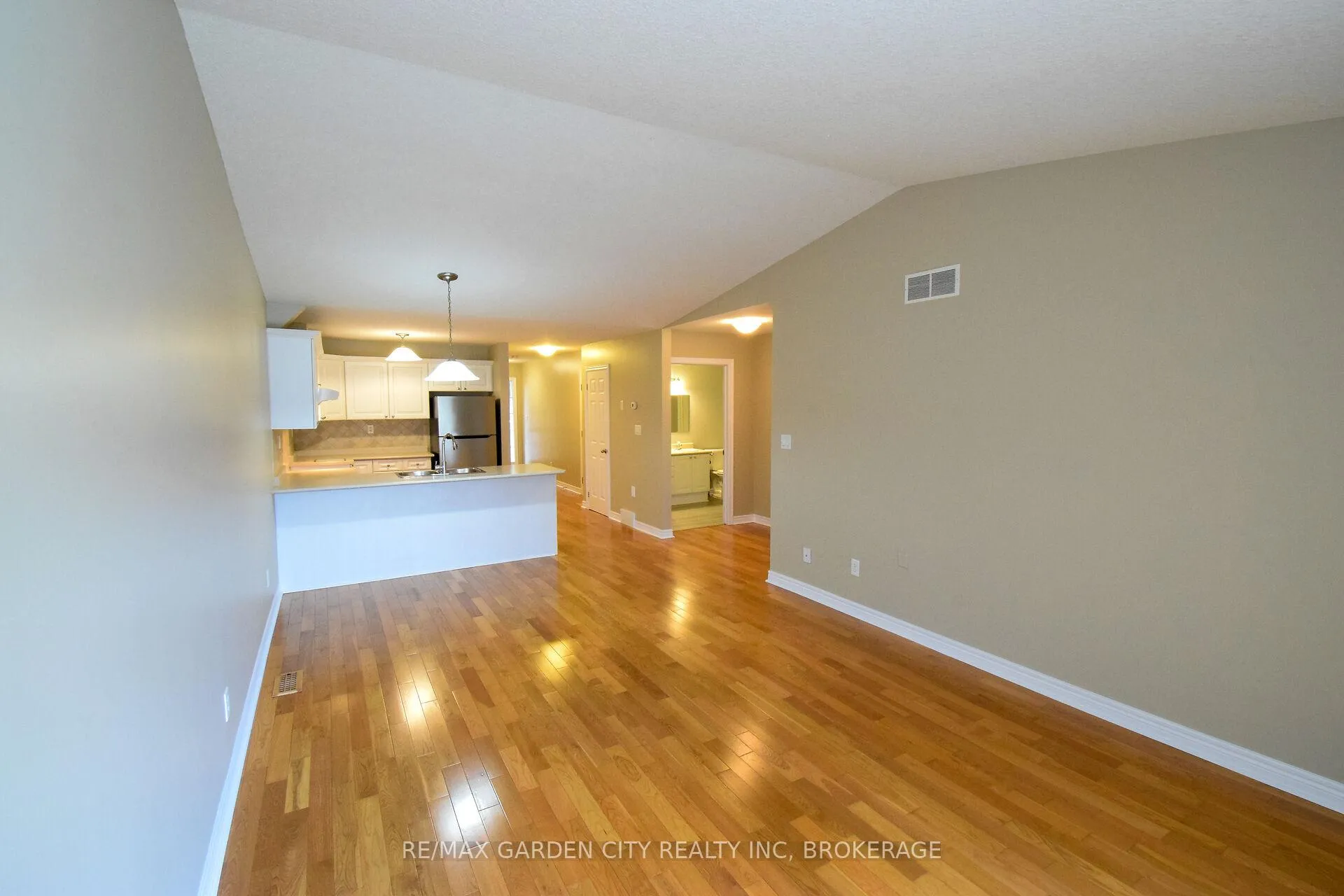 Photo 13 of Unit 11, 162 First Street, Welland, Lincoln/Crowland — HOMEH