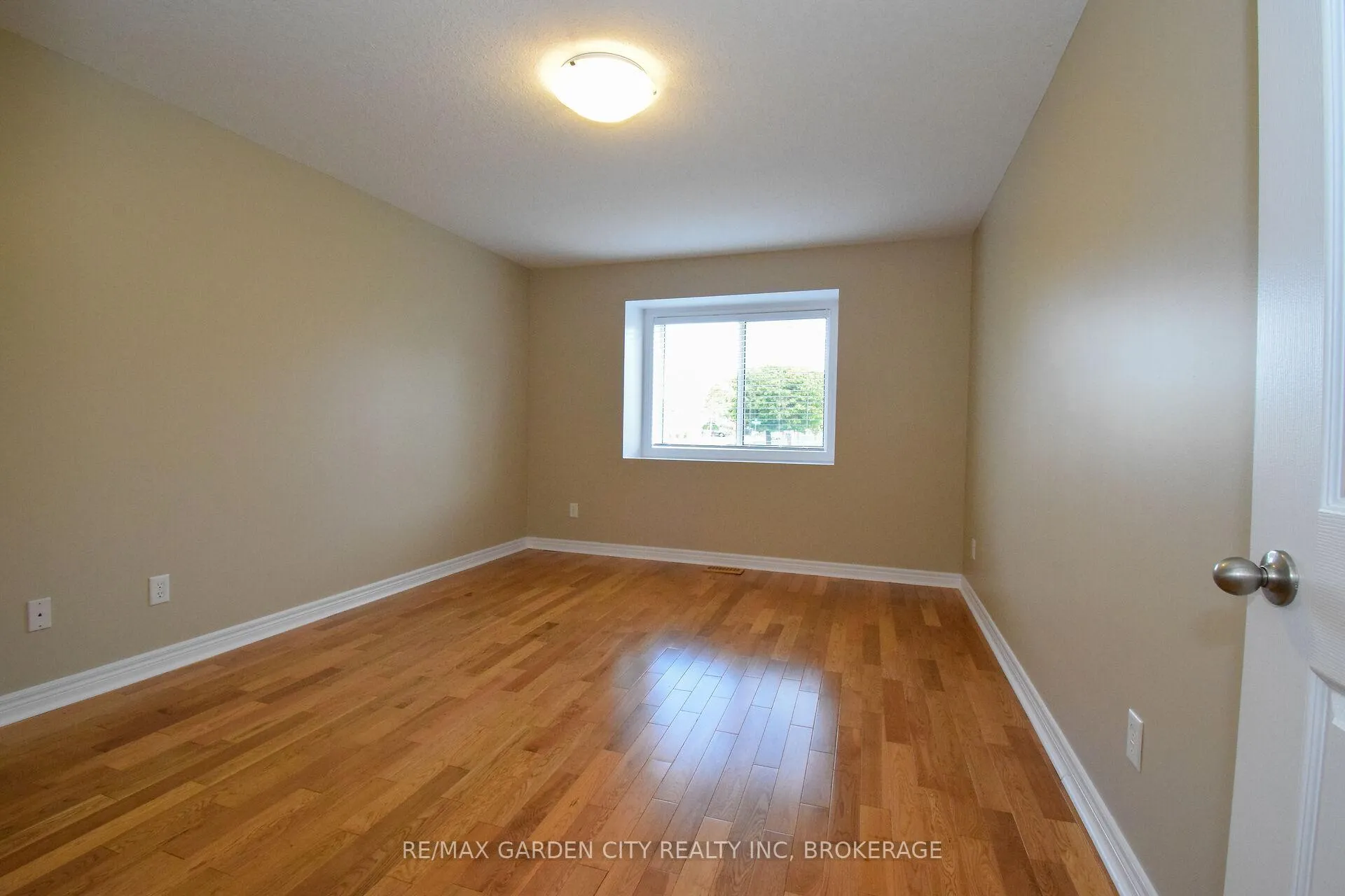 Photo 15 of Unit 11, 162 First Street, Welland, Lincoln/Crowland — HOMEH