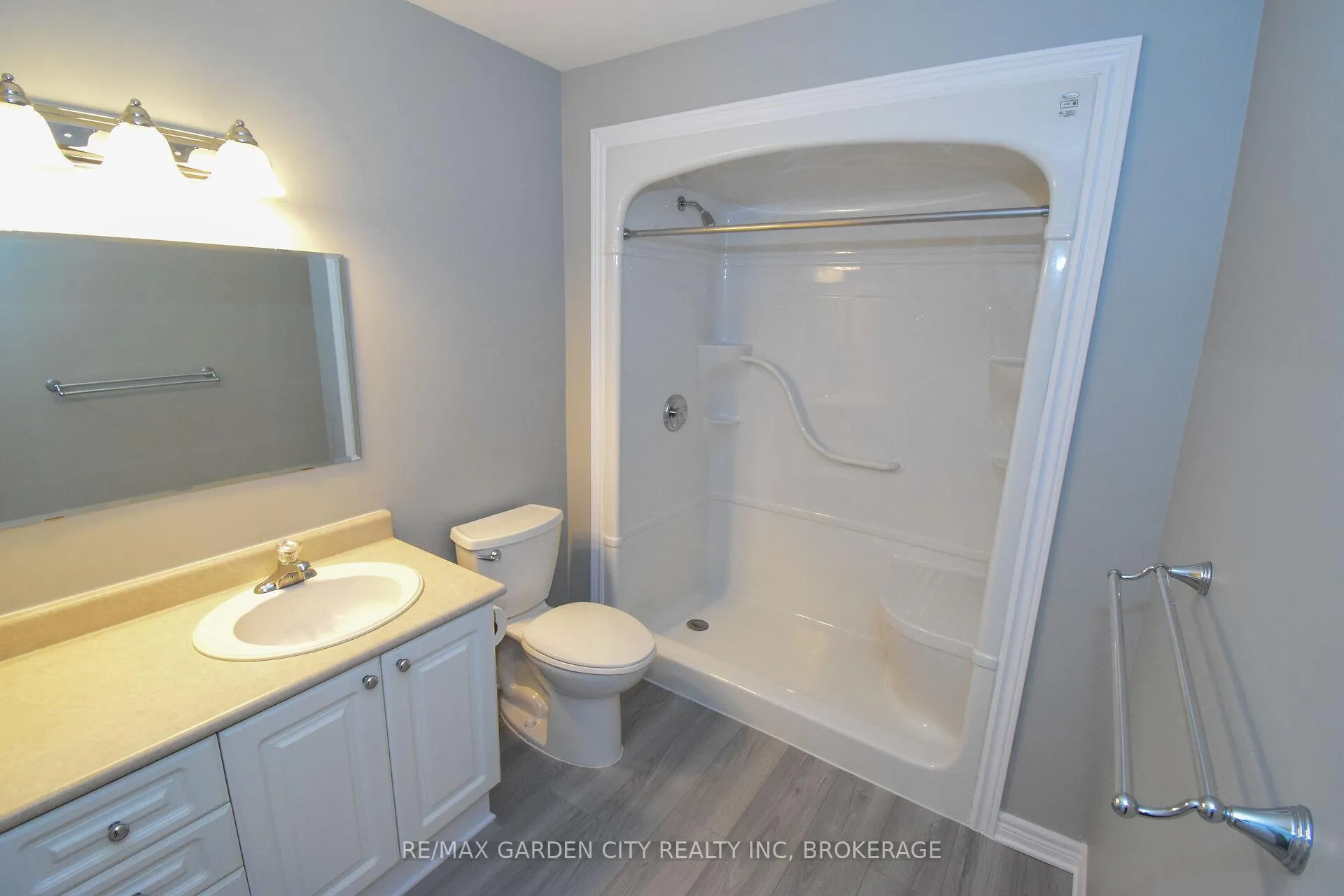 Photo 19 of Unit 11, 162 First Street, Welland, Lincoln/Crowland — HOMEH