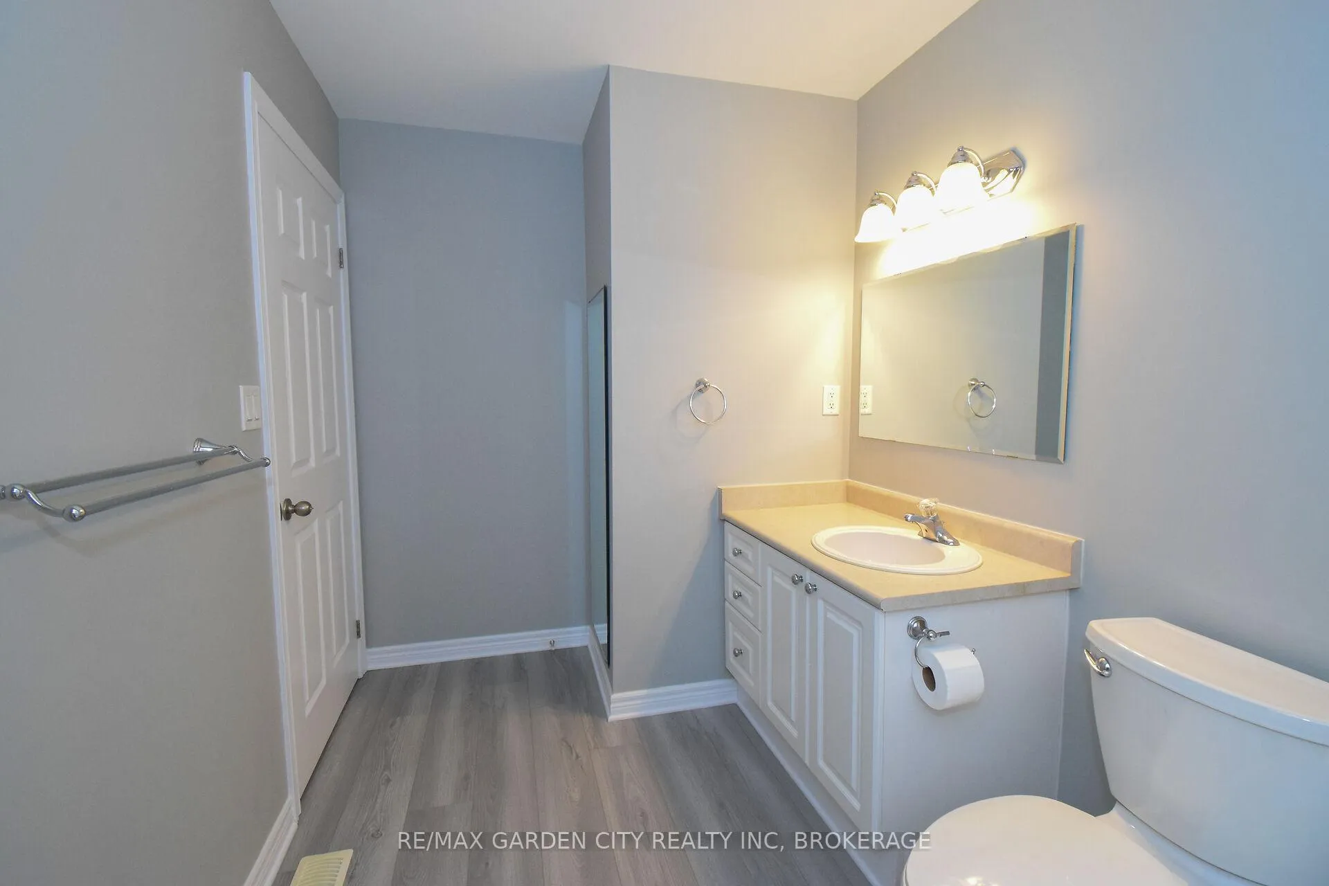 Photo 21 of Unit 11, 162 First Street, Welland, Lincoln/Crowland — HOMEH