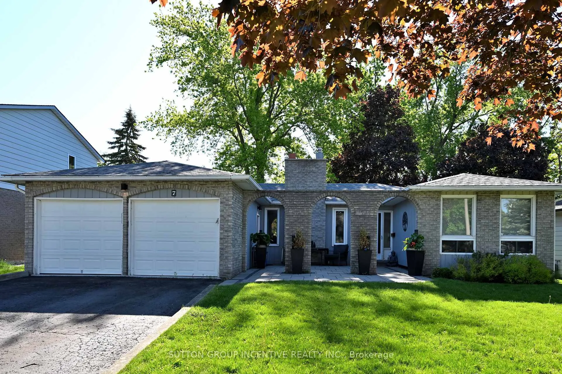 Front of 7 Huron Street