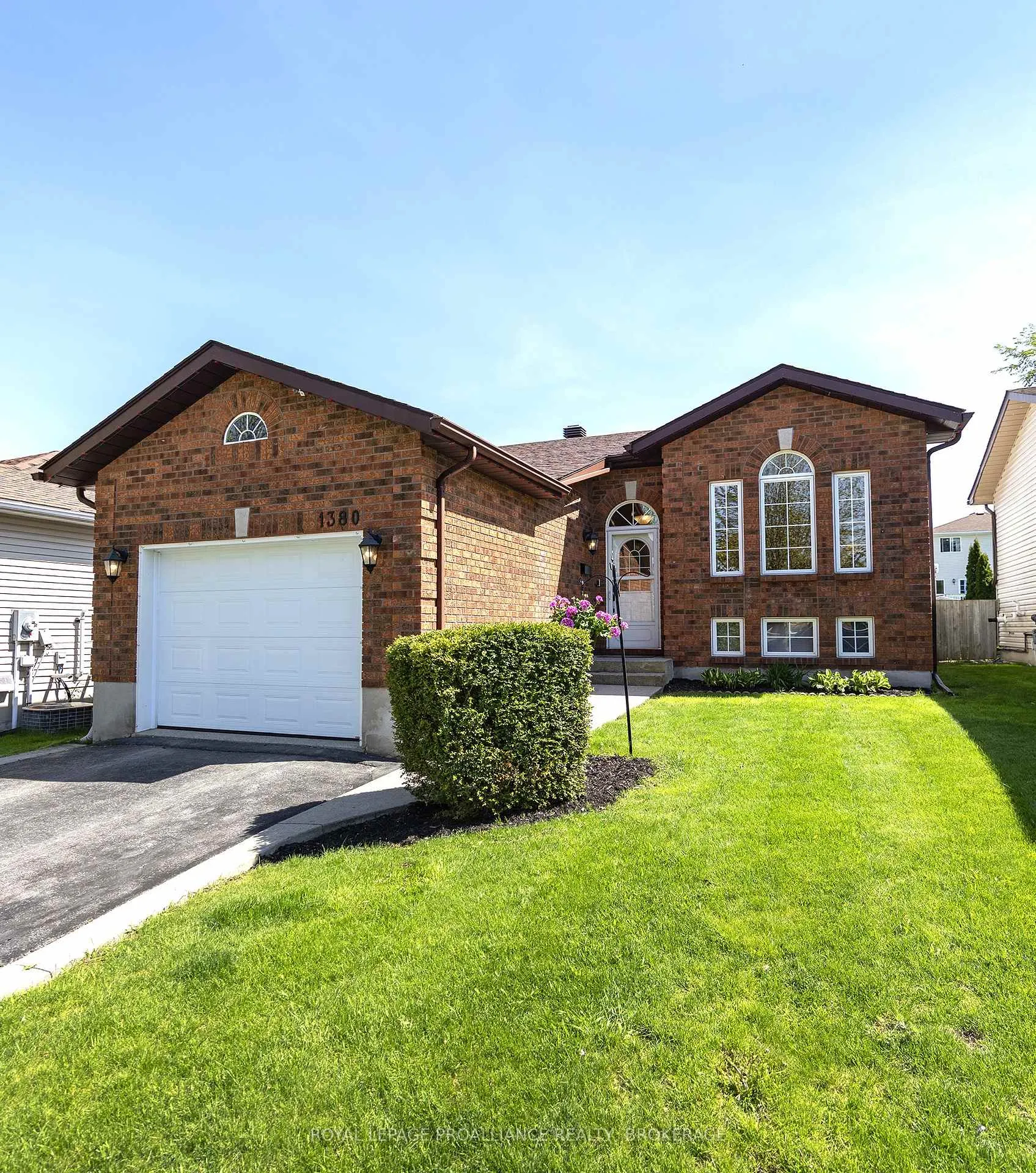 Photo 2 of 1380 Fisher Crescent, Kingston, City Southwest — HOMEH